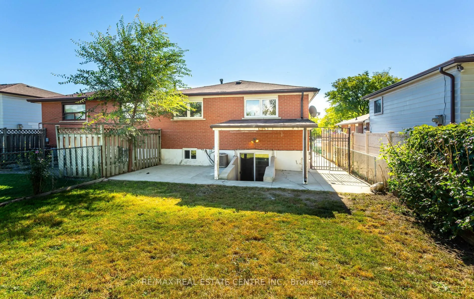 879 Consort Crescent