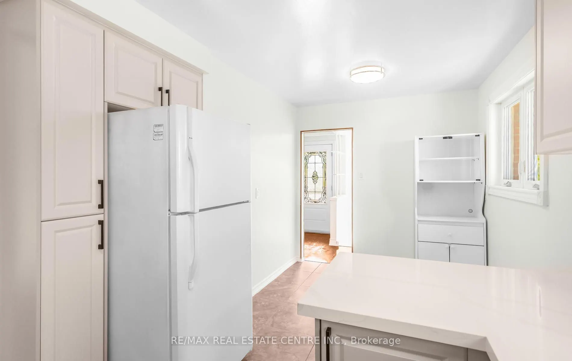 879 Consort Crescent