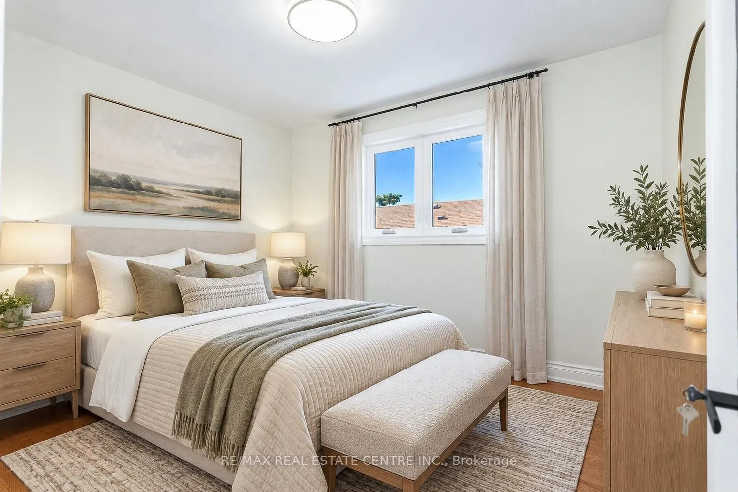 879 Consort Crescent