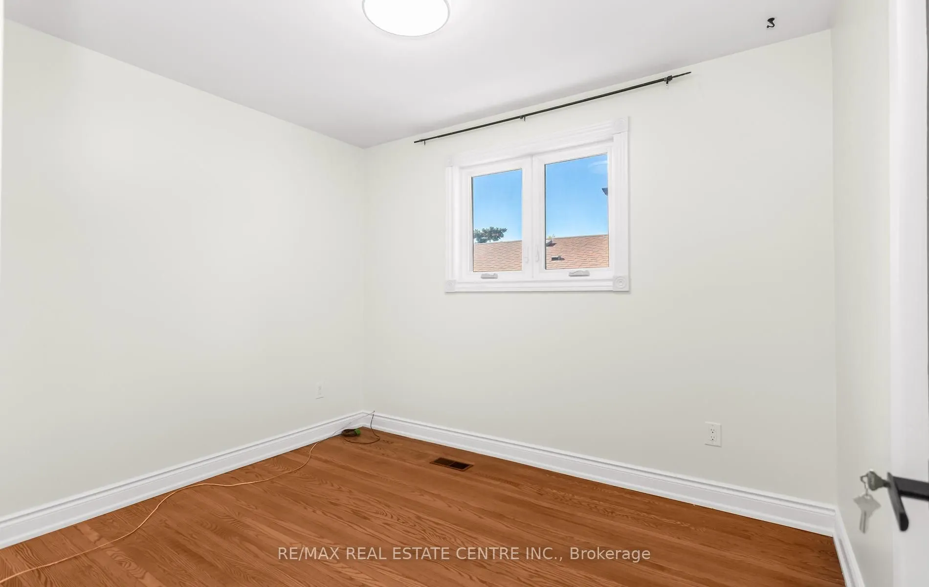 879 Consort Crescent