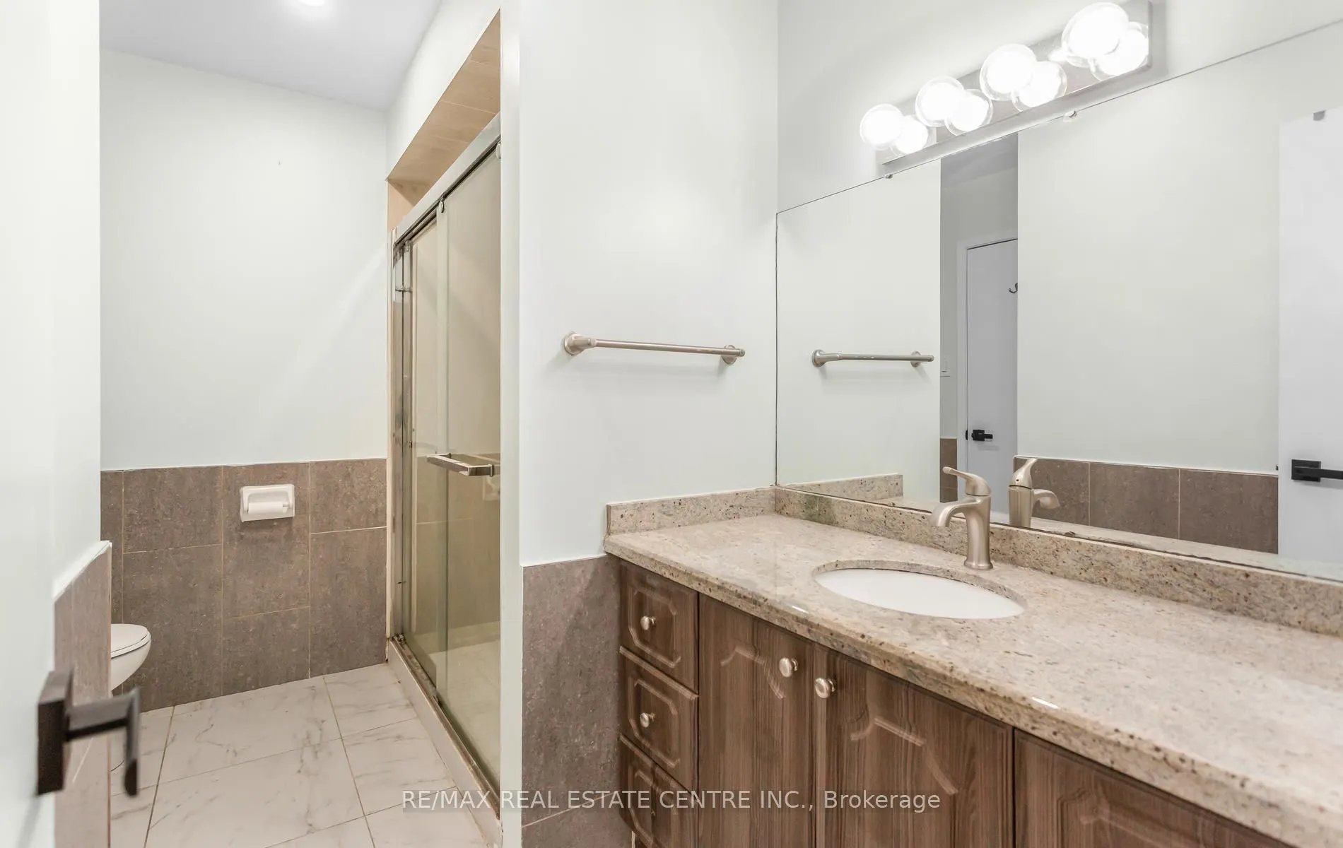 879 Consort Crescent