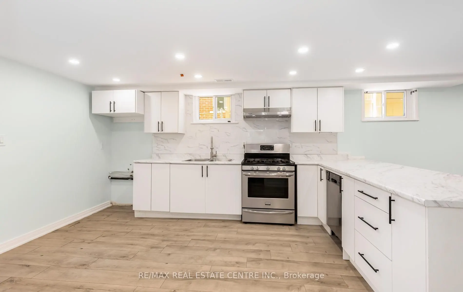 879 Consort Crescent