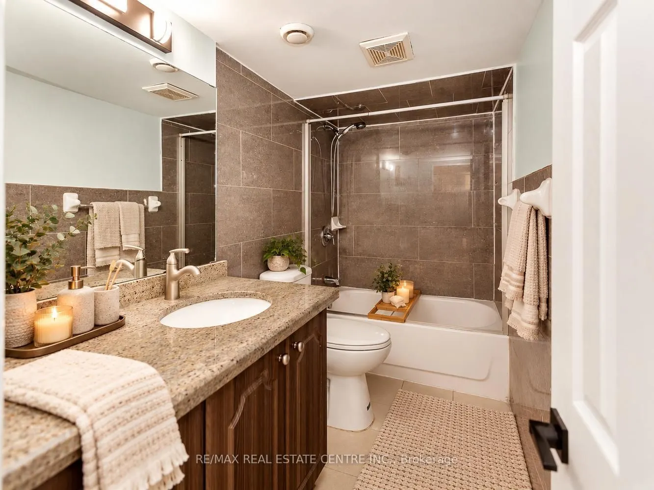 879 Consort Crescent