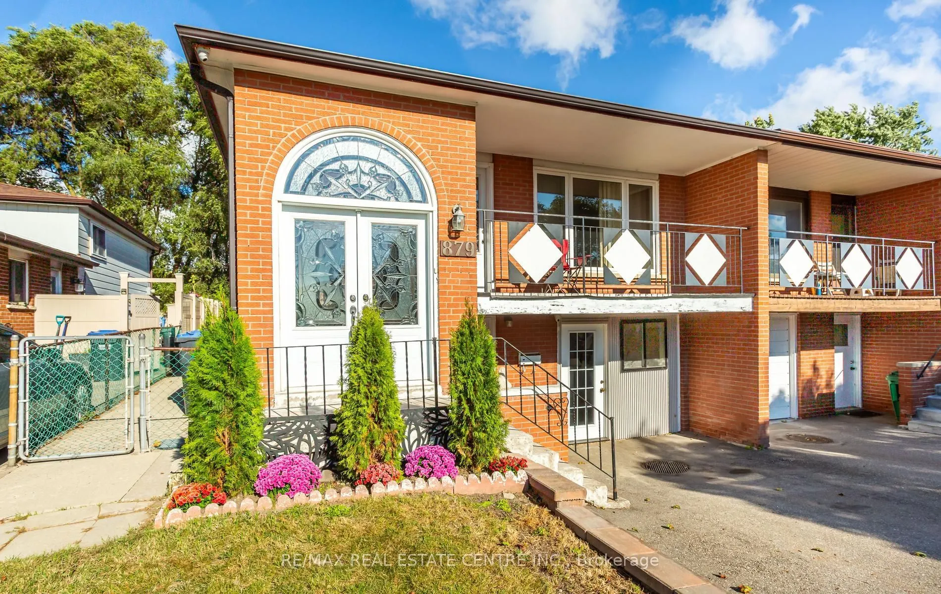 879 Consort Crescent