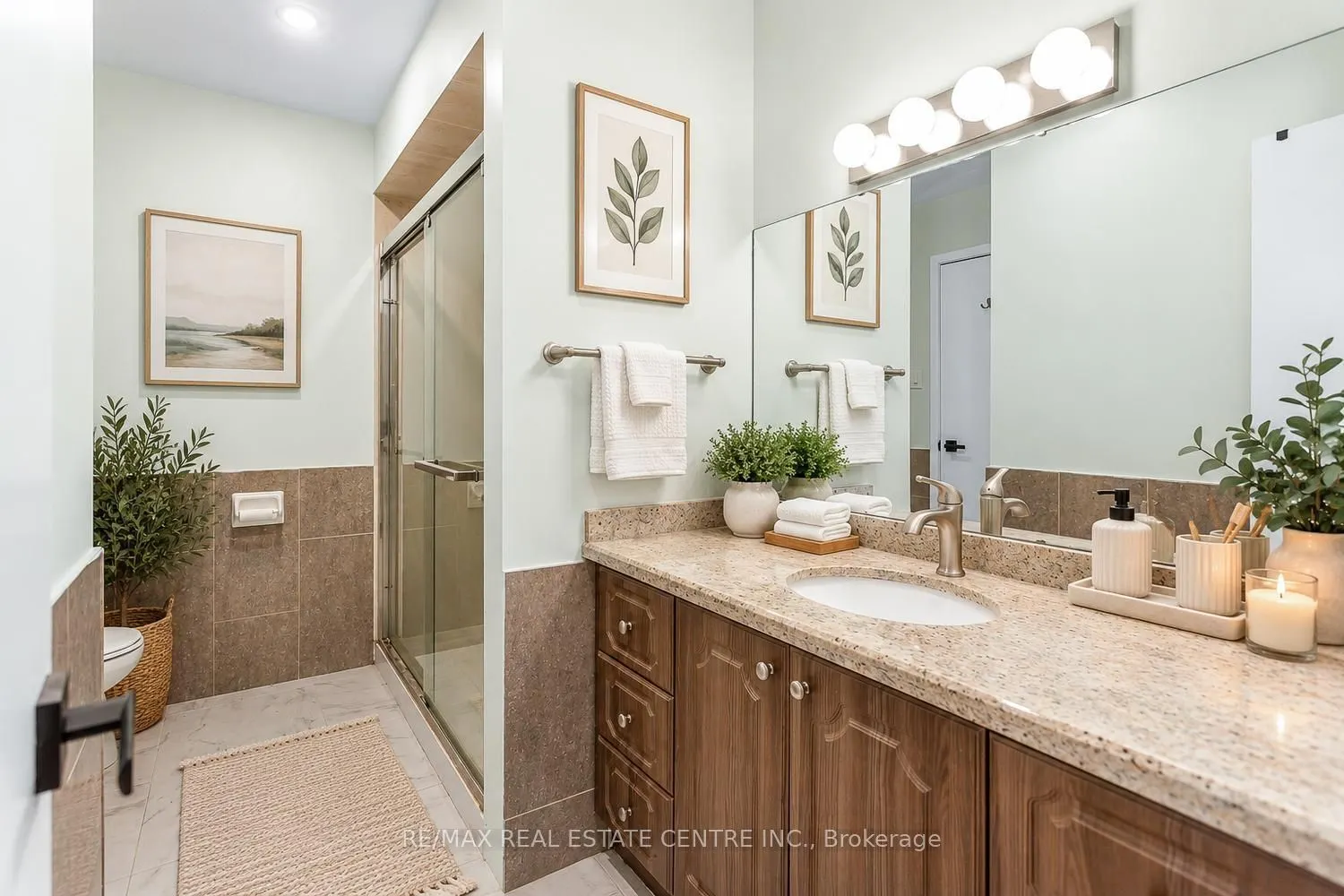 879 Consort Crescent