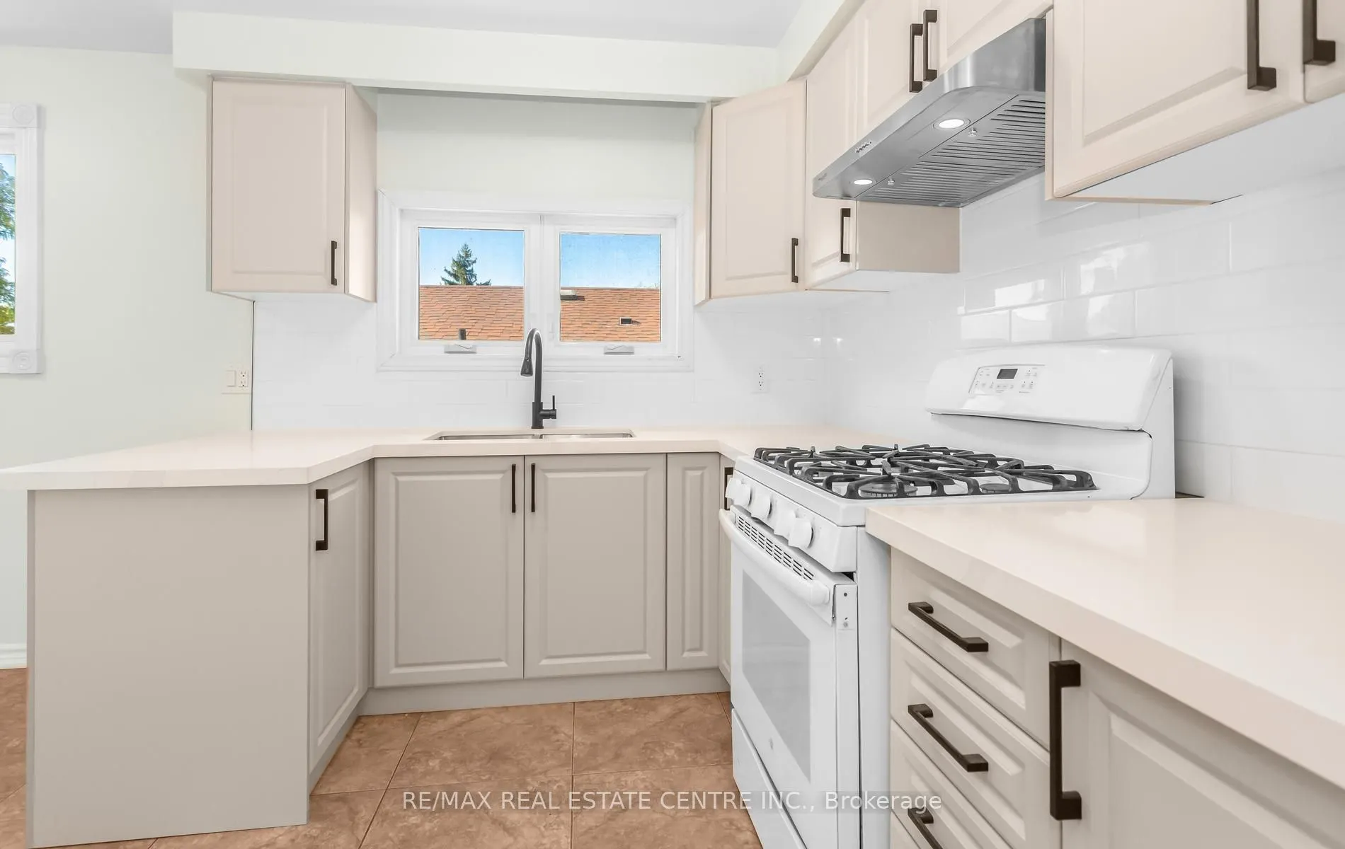 879 Consort Crescent