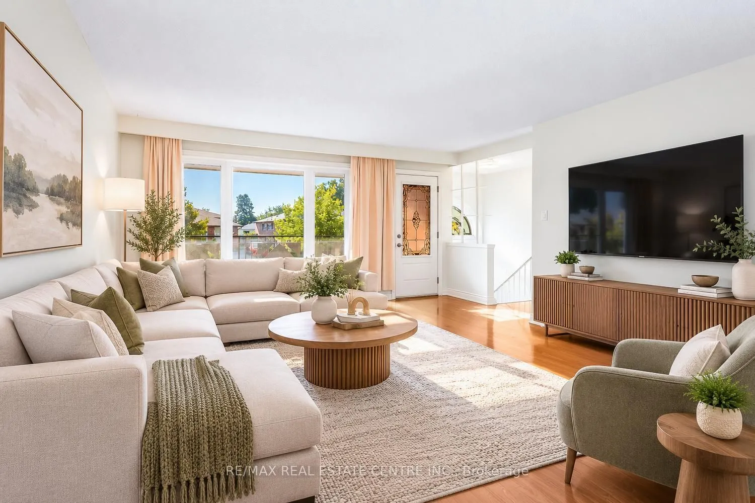 879 Consort Crescent
