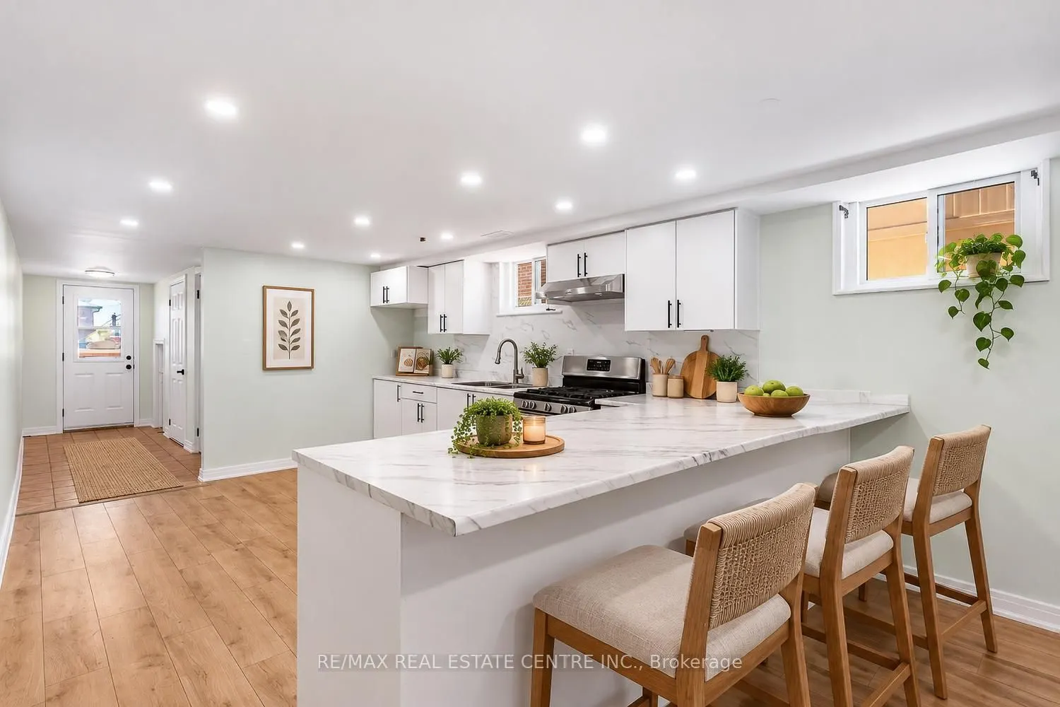 879 Consort Crescent