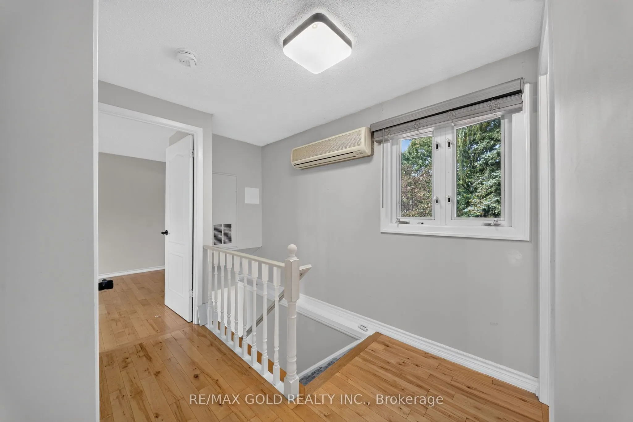 6 Jennifer Square