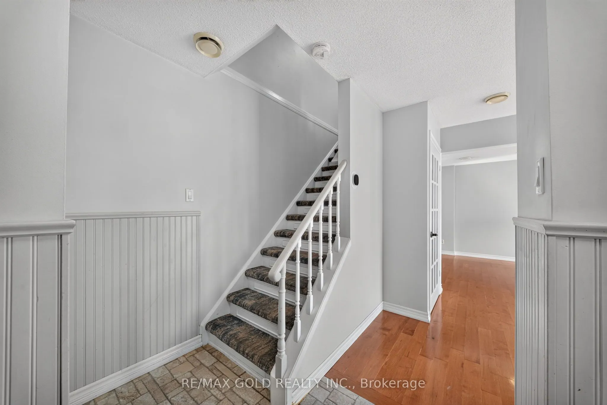 6 Jennifer Square