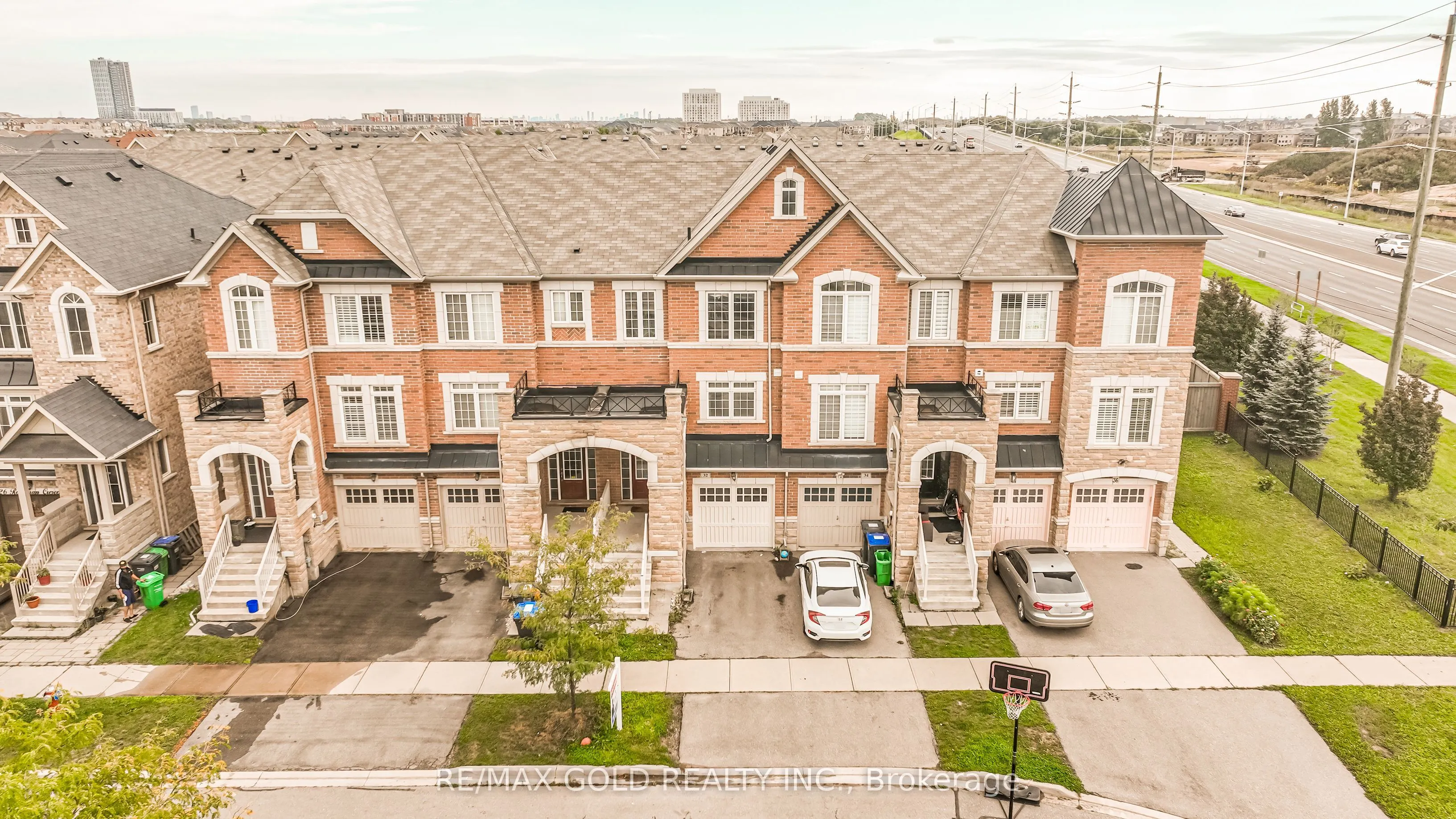 32 Rockman Crescent