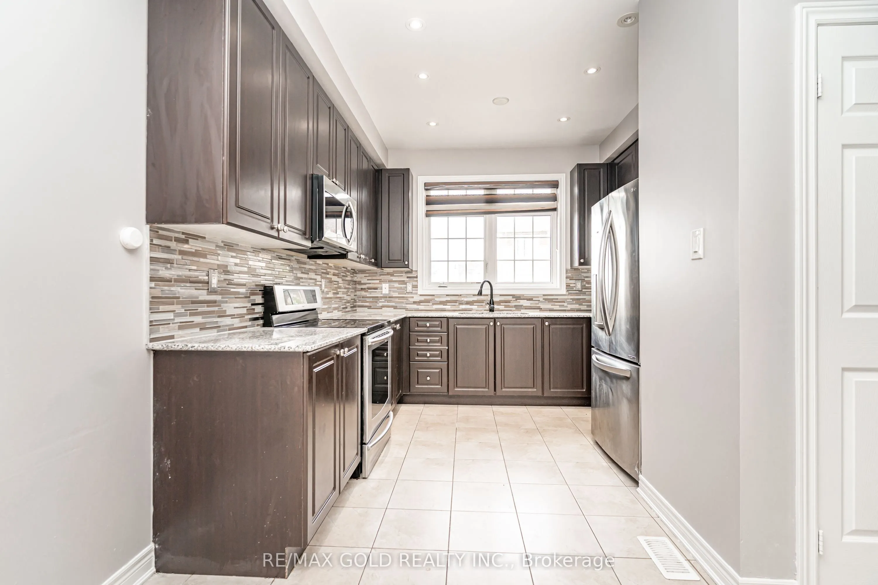 32 Rockman Crescent