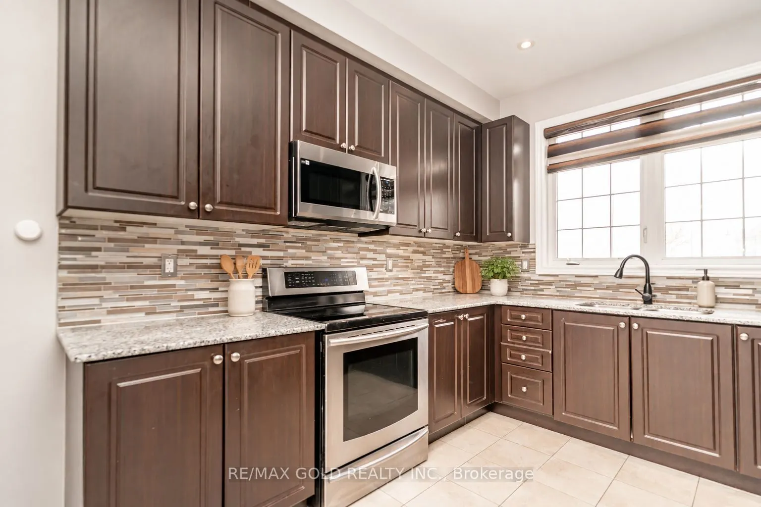 32 Rockman Crescent