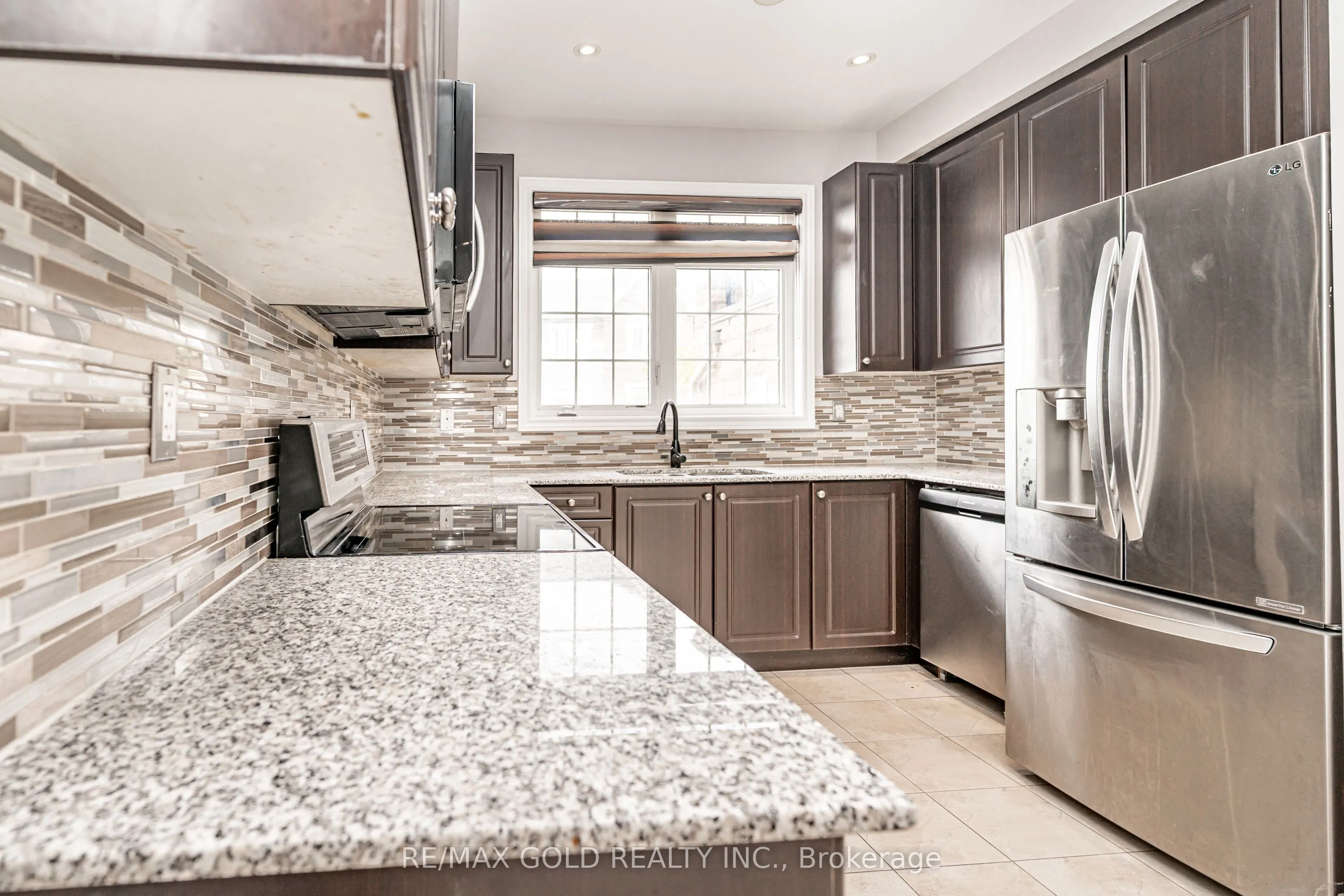 32 Rockman Crescent