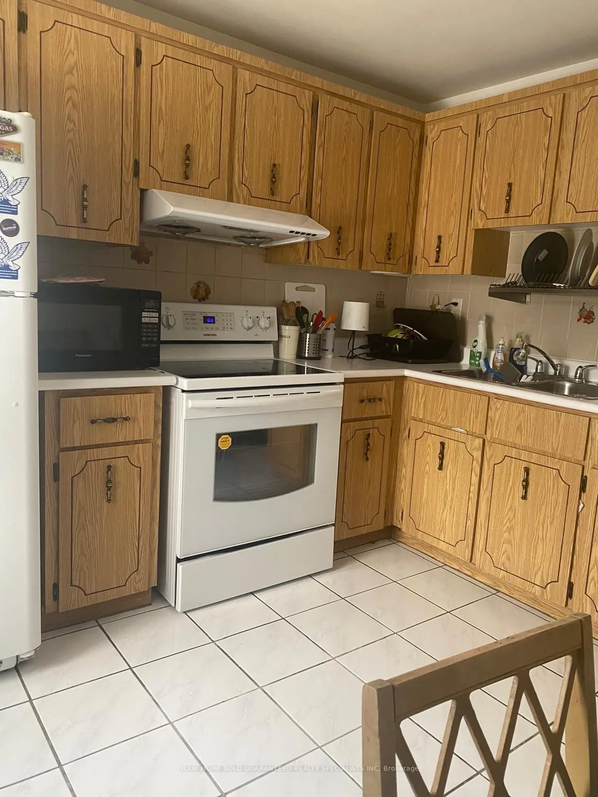 2518 Lake Shore Boulevard #2nd floor room
