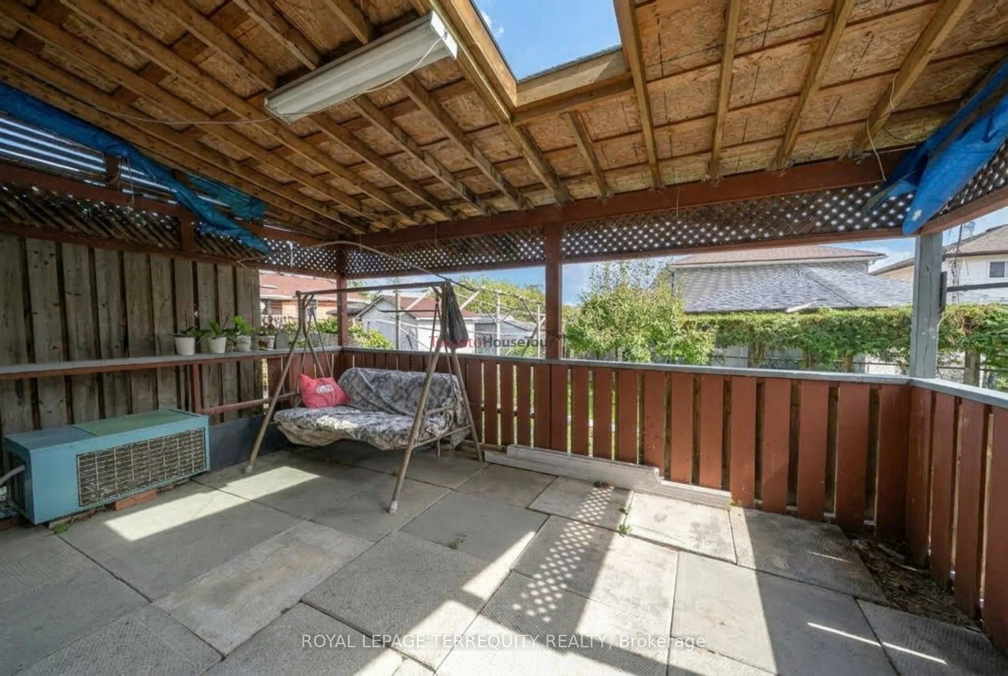 11 Dixiana Court