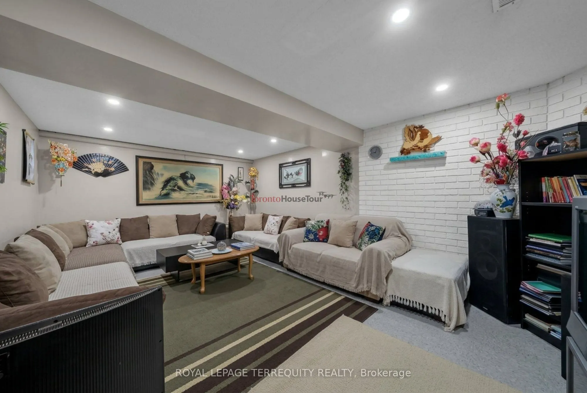 11 Dixiana Court