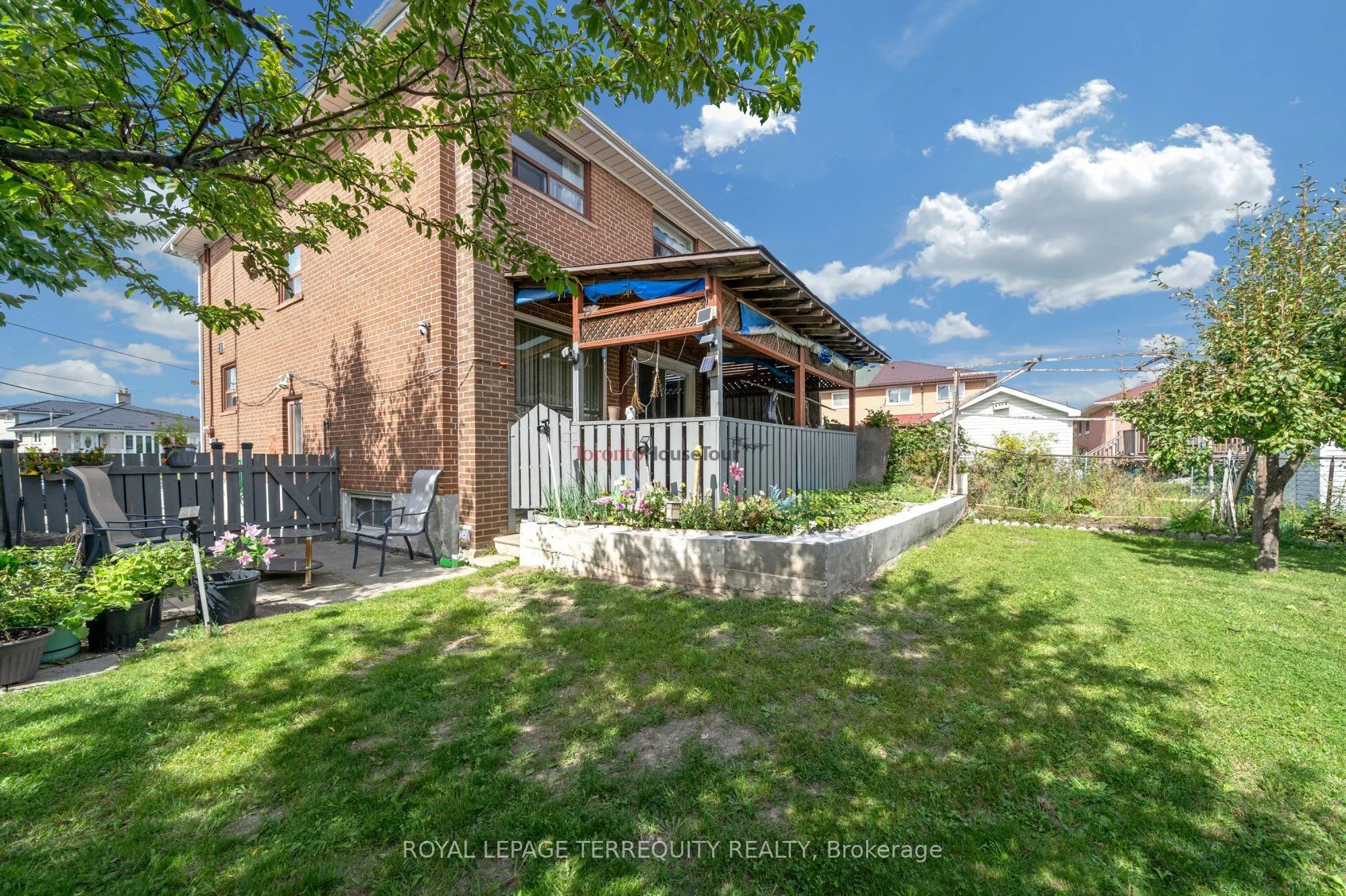 11 Dixiana Court