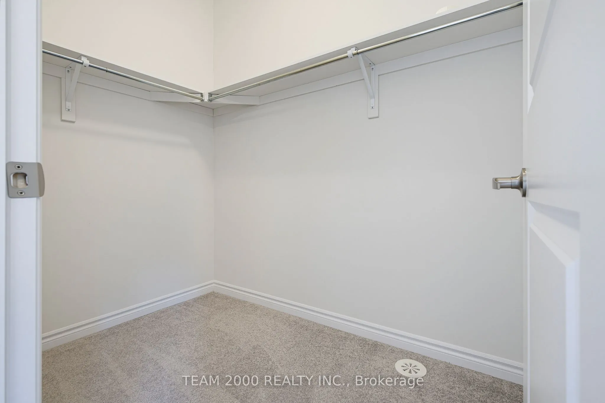 5880 Saigon Street
