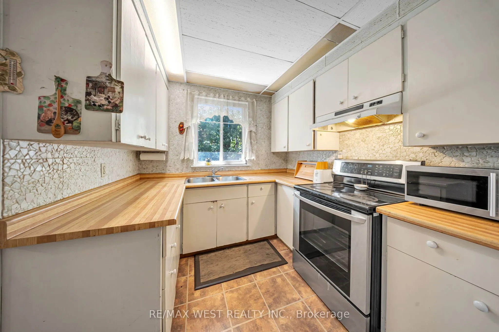 1610 Magenta Court