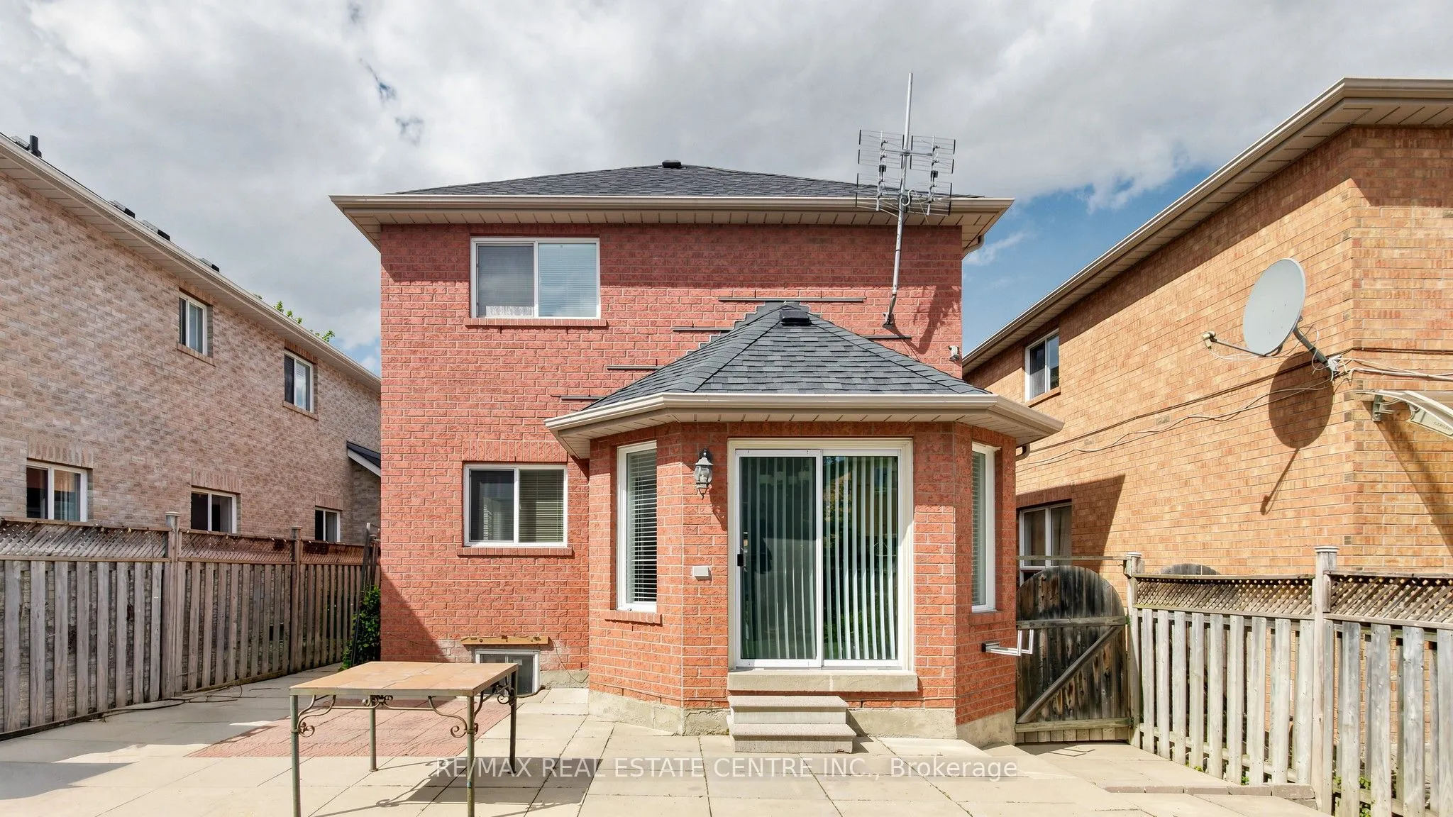 30 Culture Crescent
