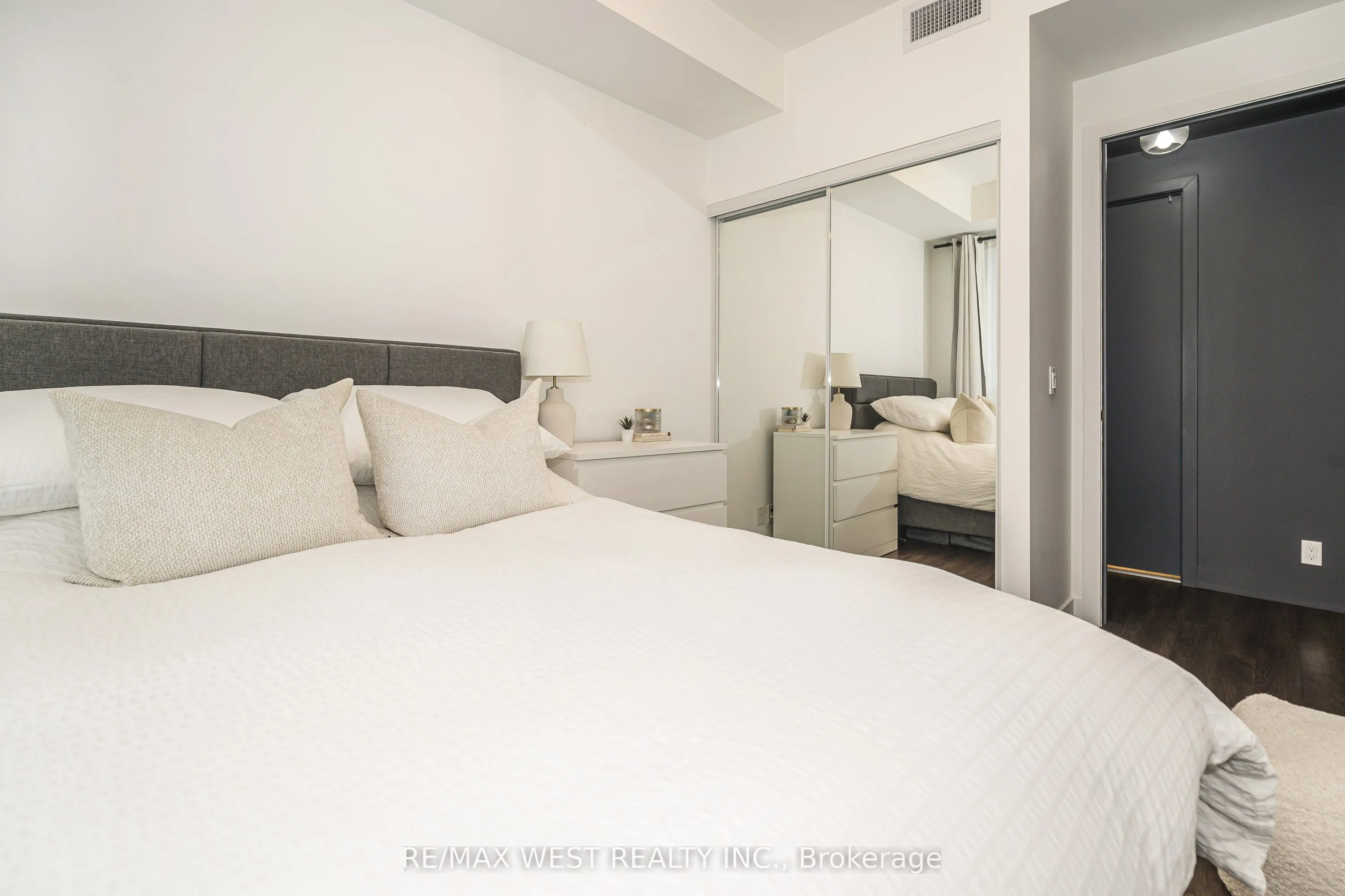 10 Park Lawn Road #1705