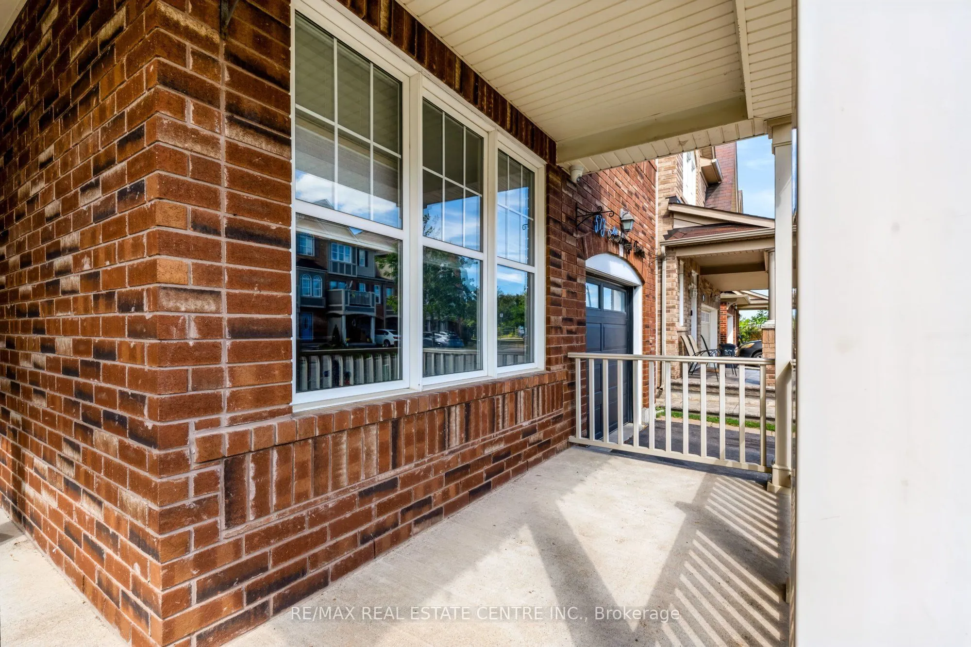 573 Attenborough Terrace