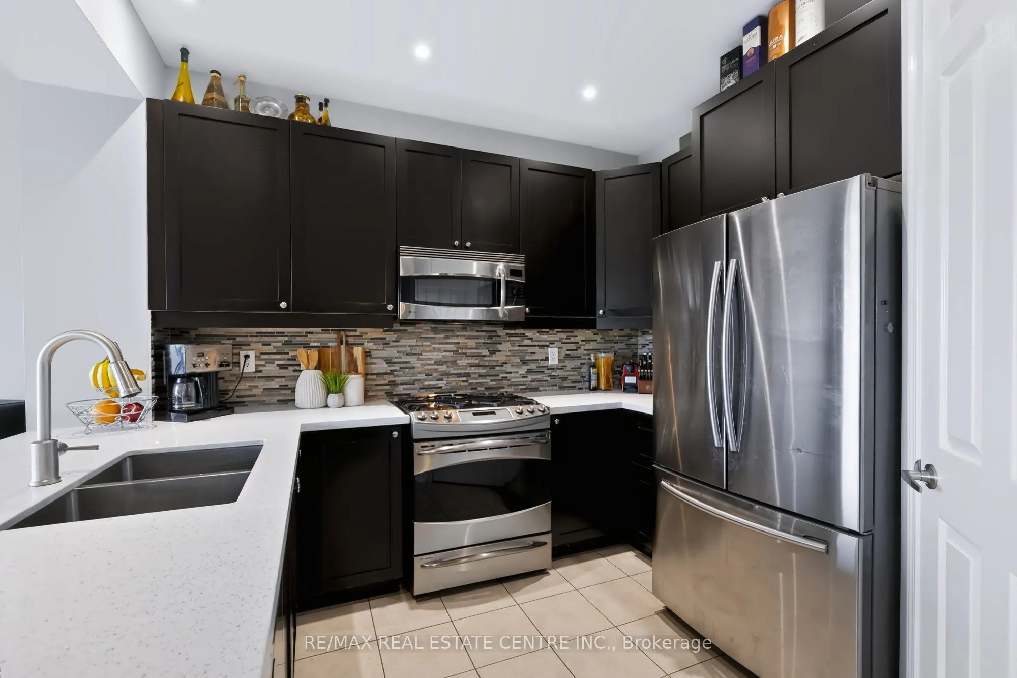 573 Attenborough Terrace