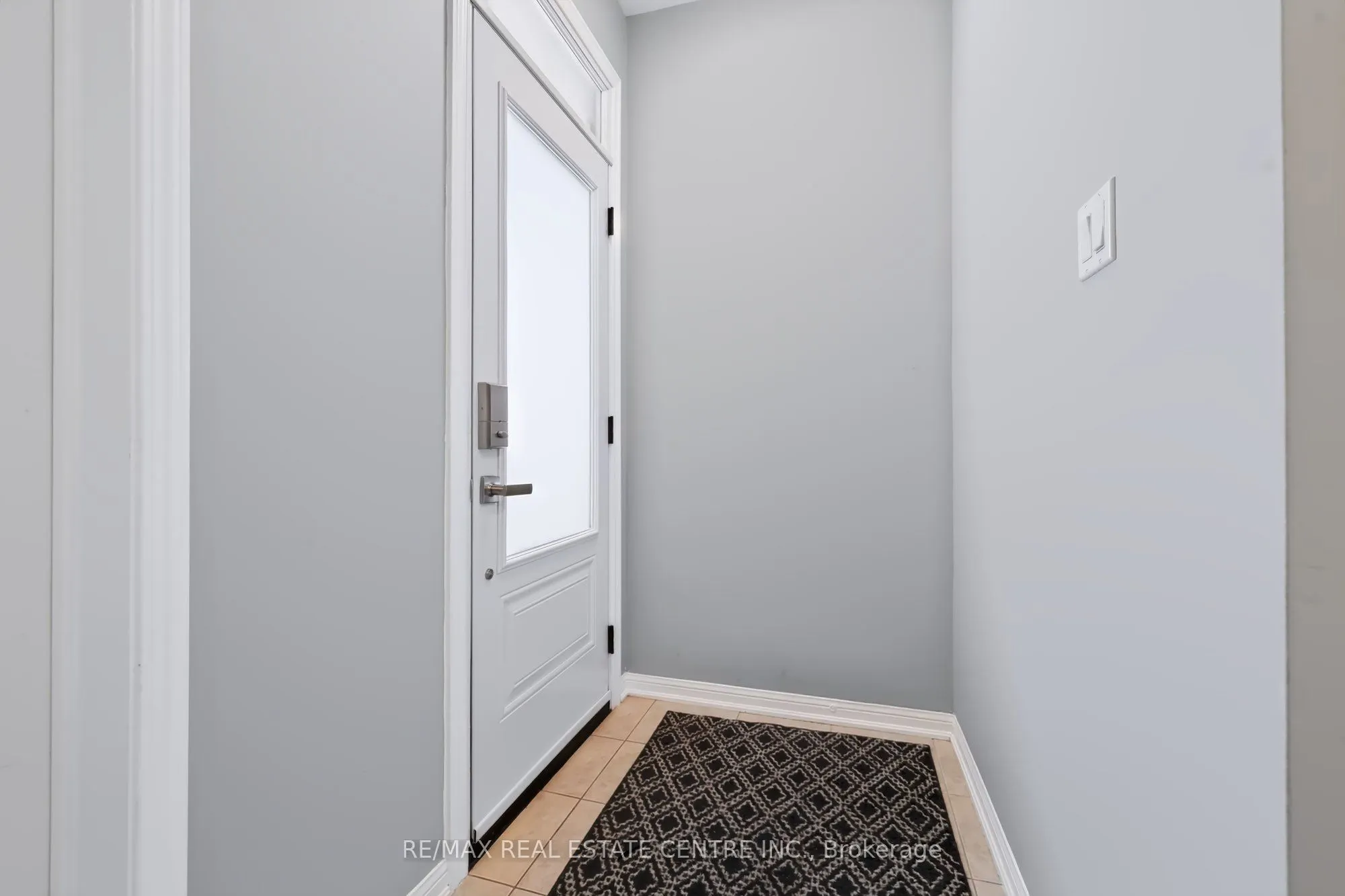 573 Attenborough Terrace