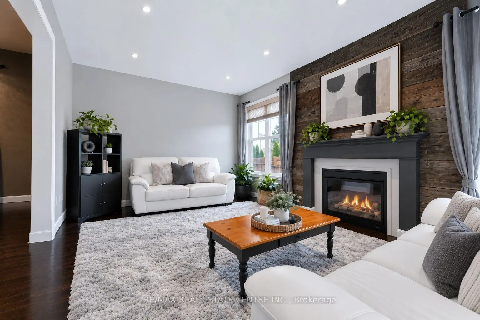 573 Attenborough Terrace