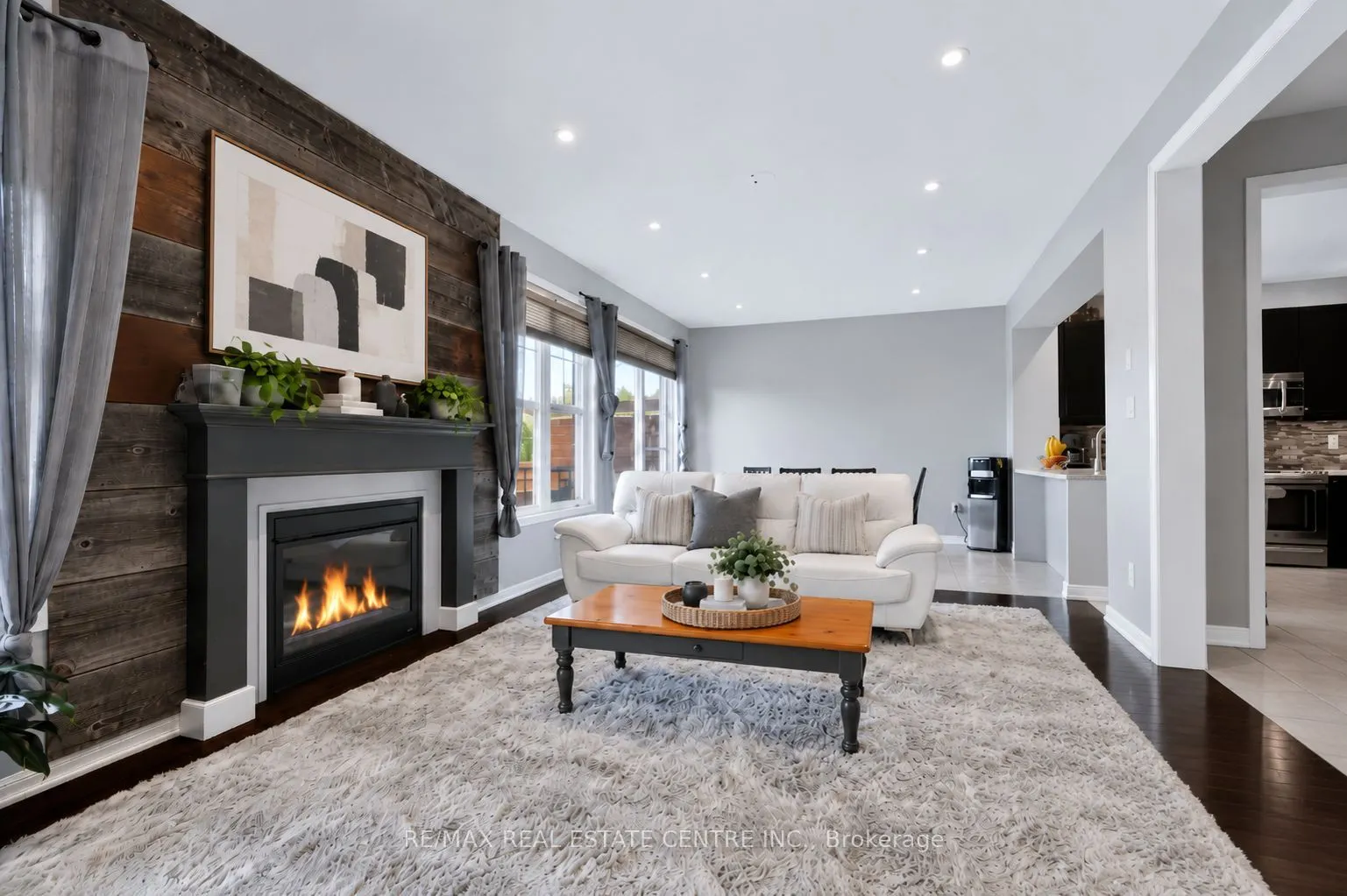 573 Attenborough Terrace