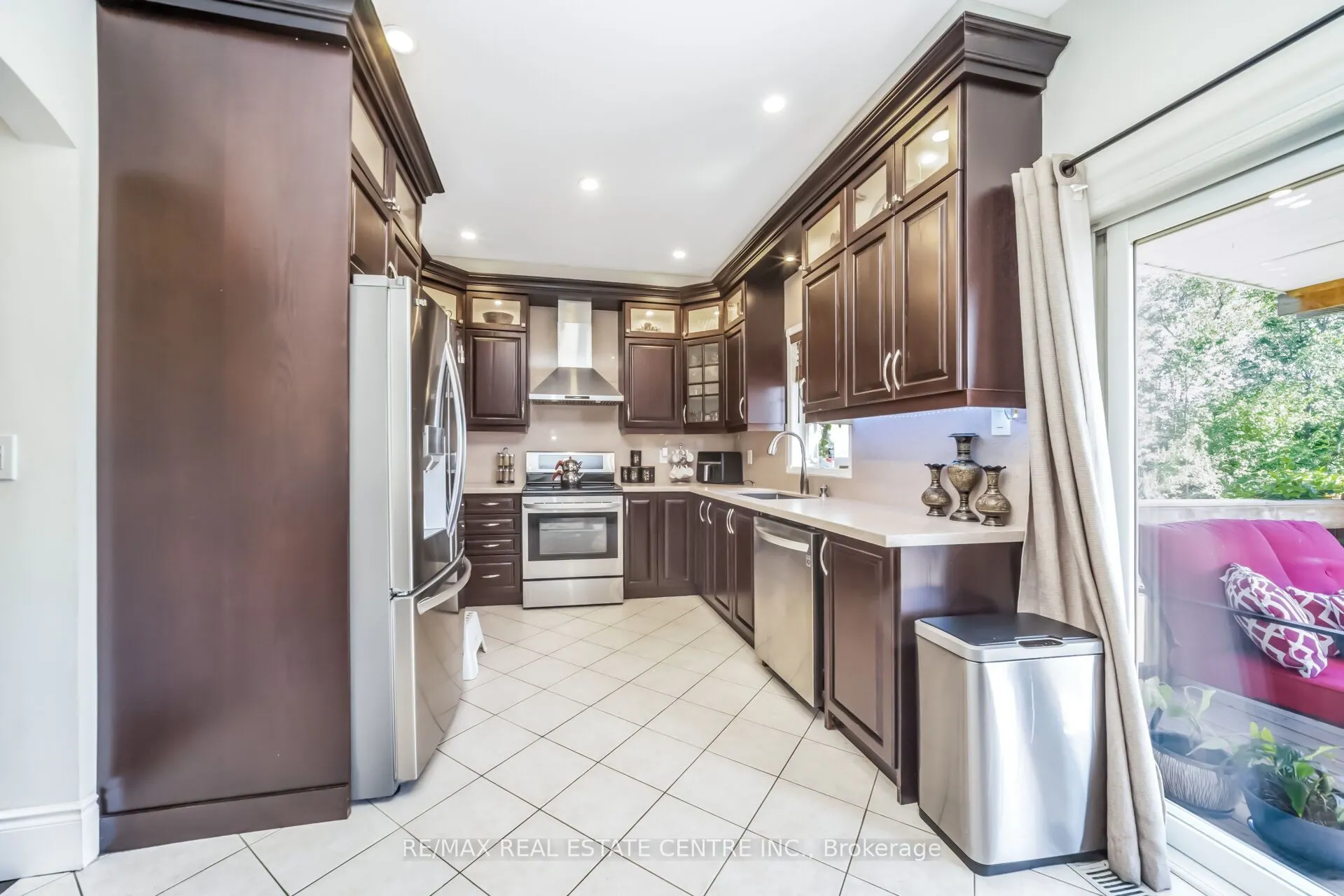 7349 Zinnia Place