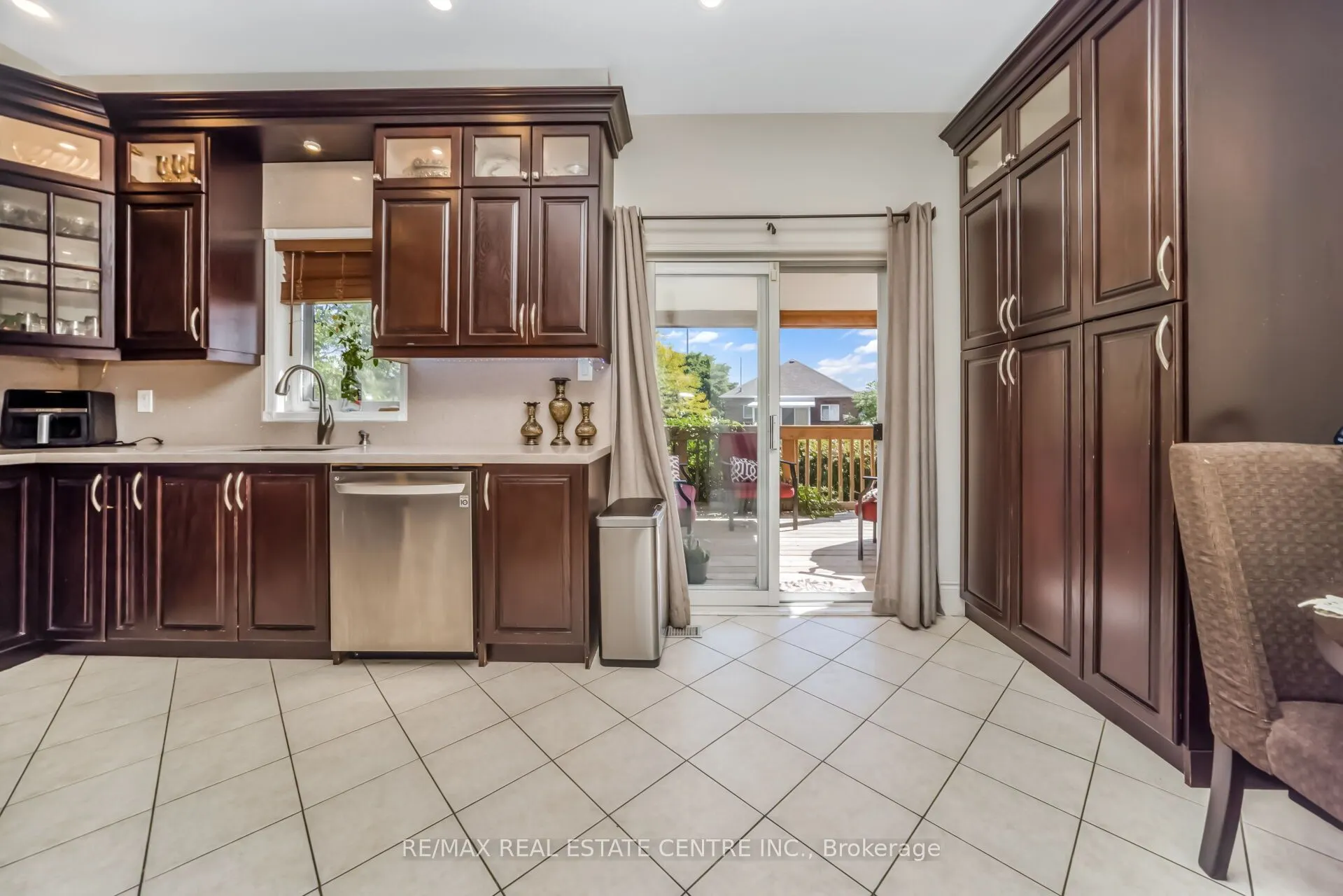 7349 Zinnia Place