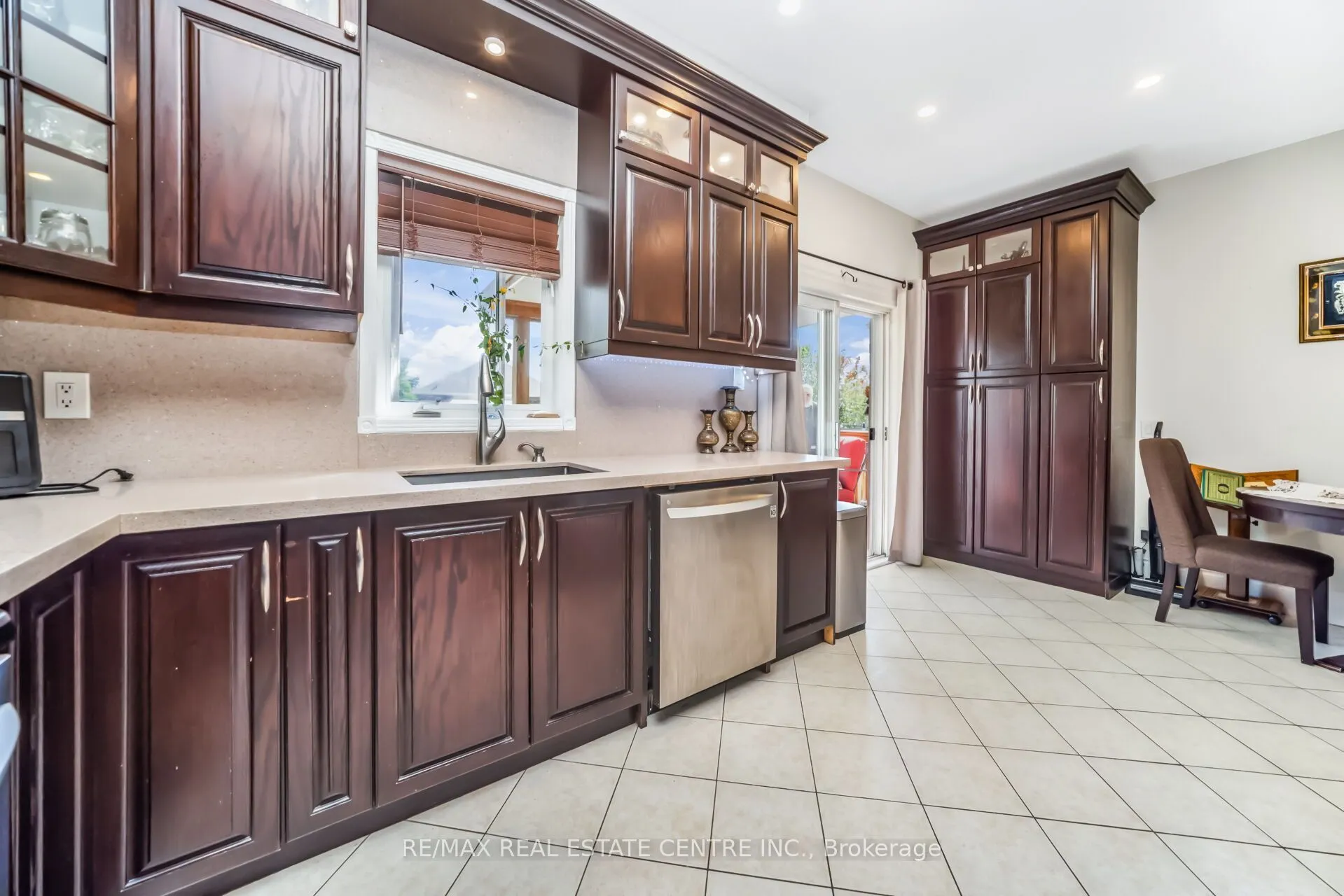 7349 Zinnia Place