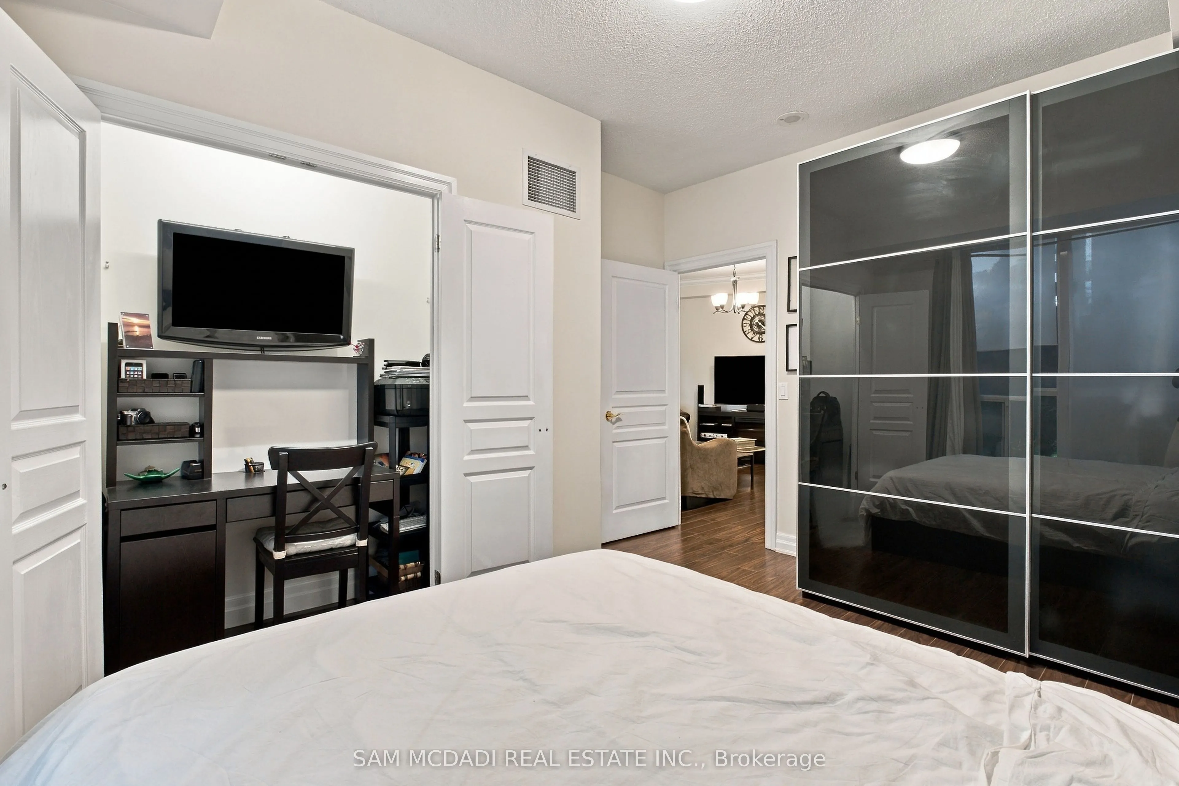 2087 Lake Shore Boulevard W #103