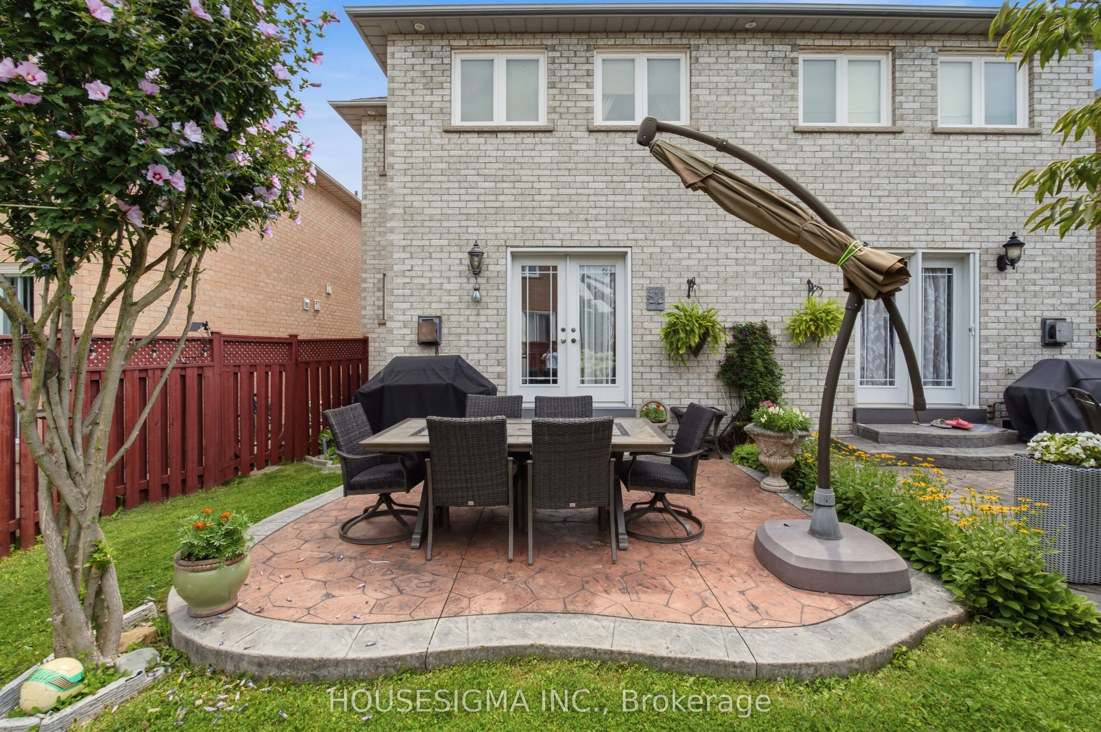 902 Applecroft Circle
