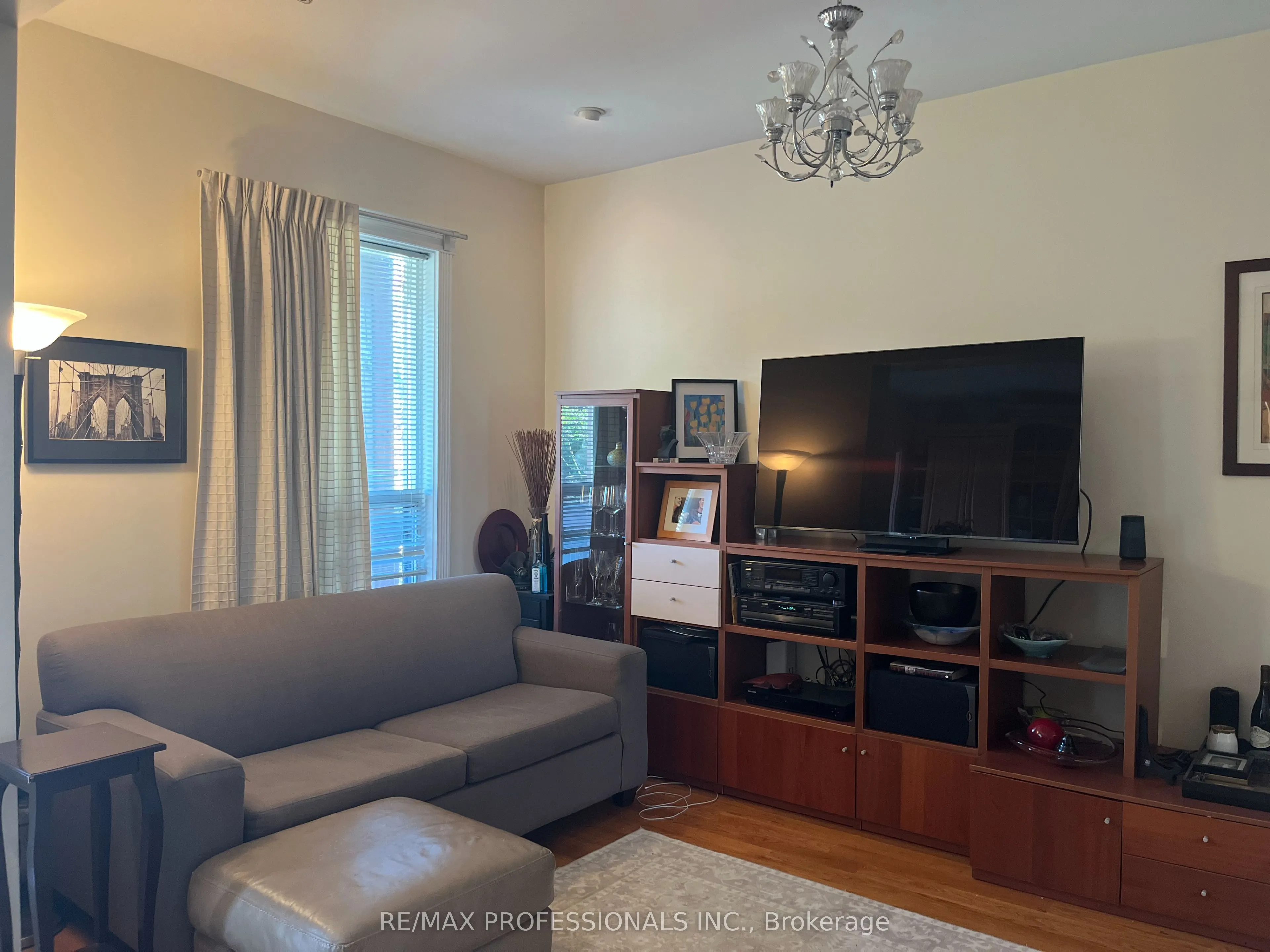 282 Keele Street #Main