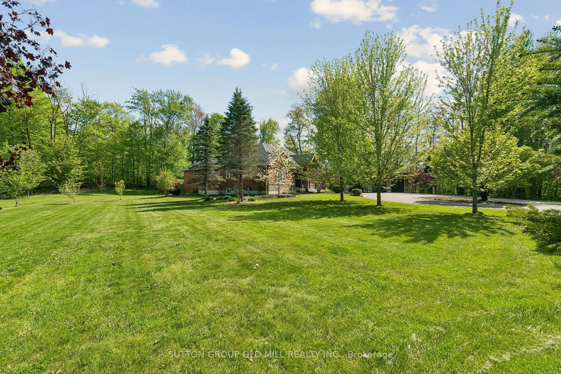 7 Rolling Meadow Drive