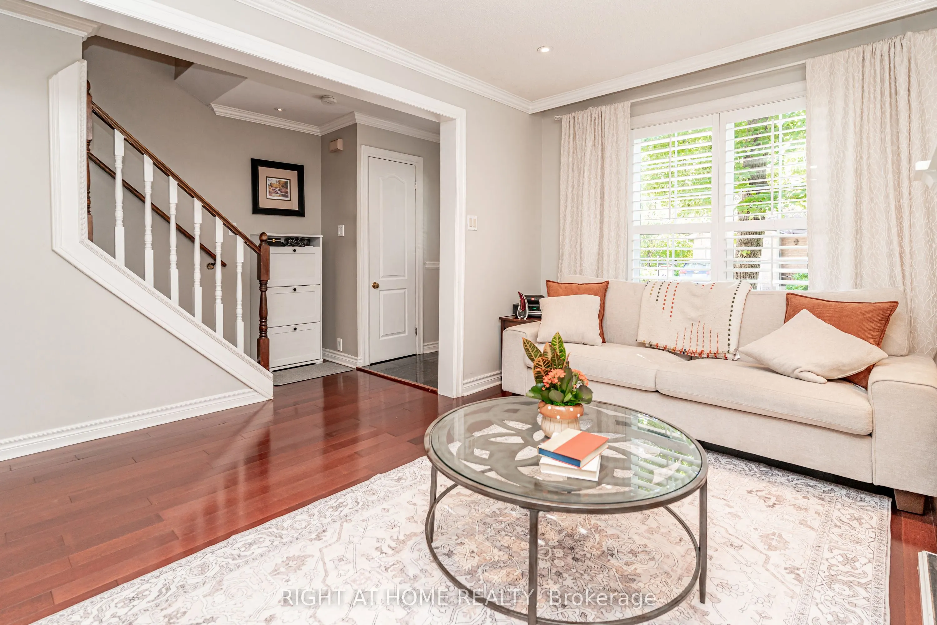 2272 Mowat Avenue #9
