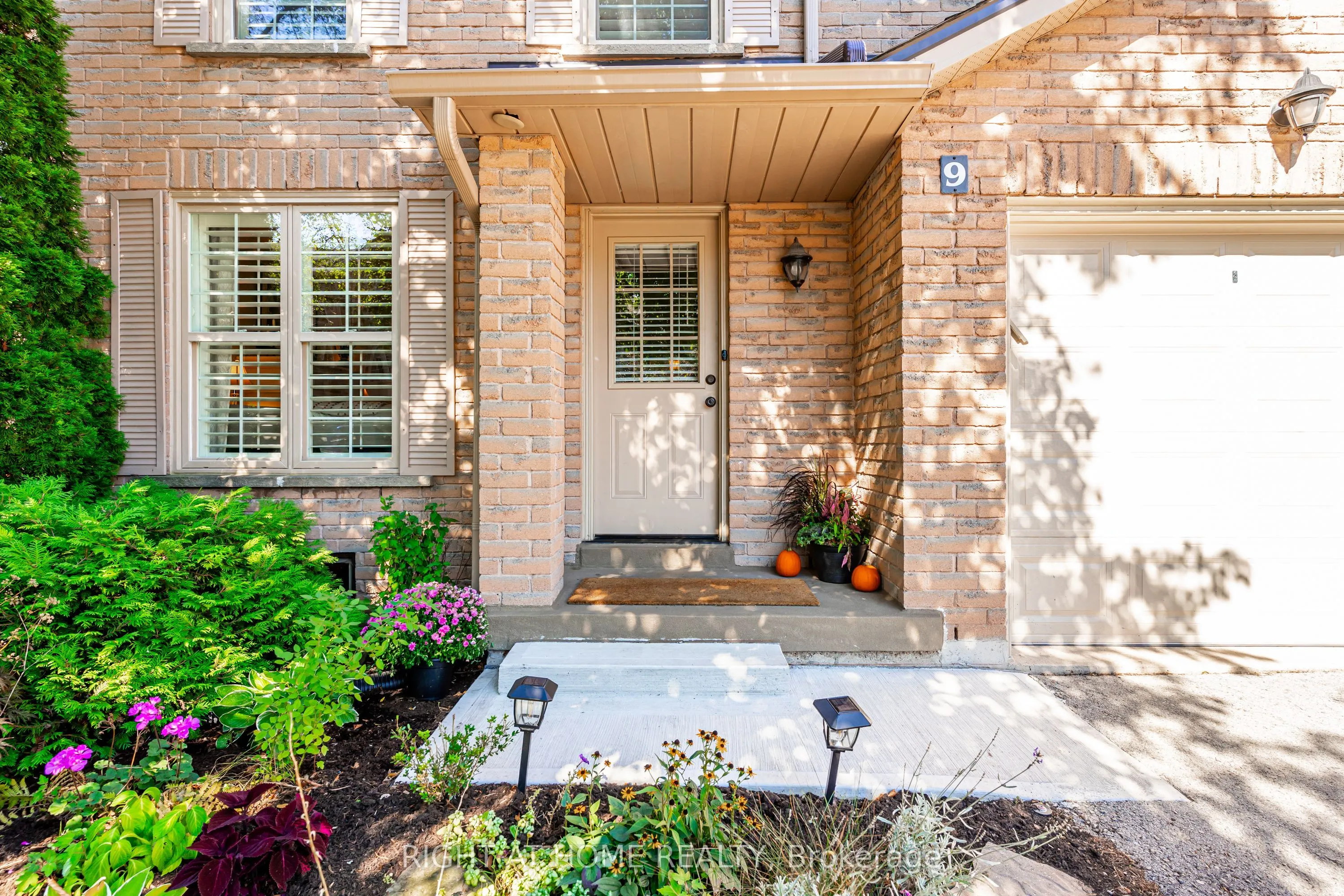 2272 Mowat Avenue #9