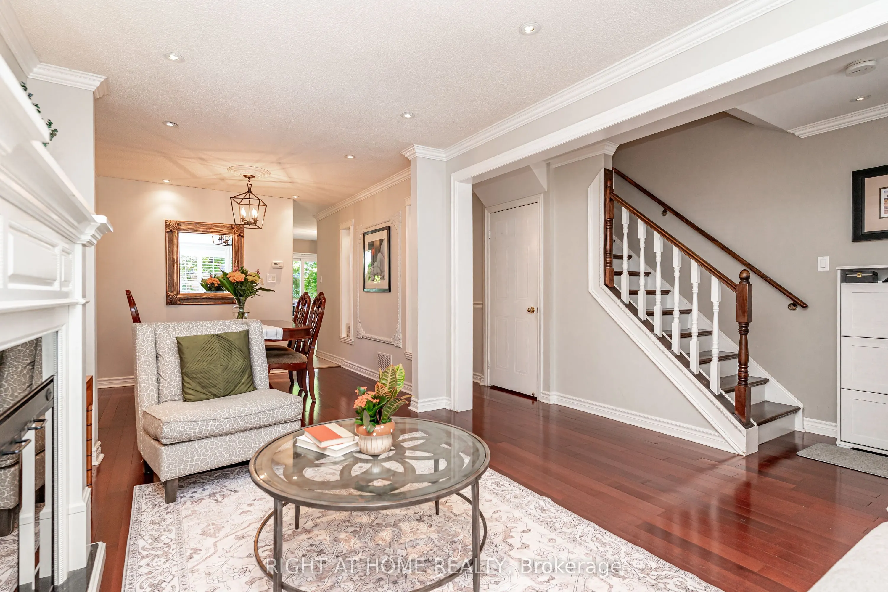 2272 Mowat Avenue #9