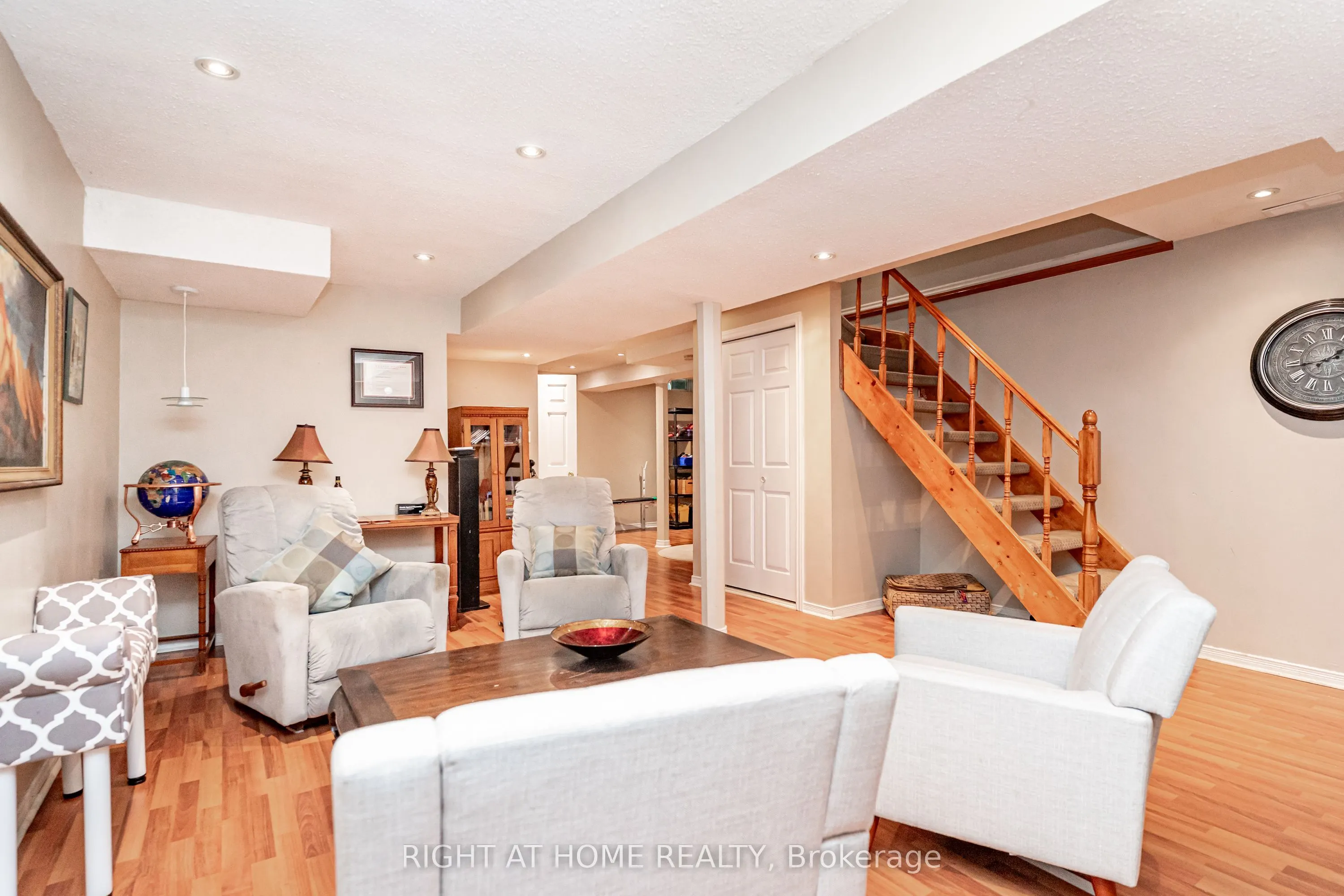 2272 Mowat Avenue #9