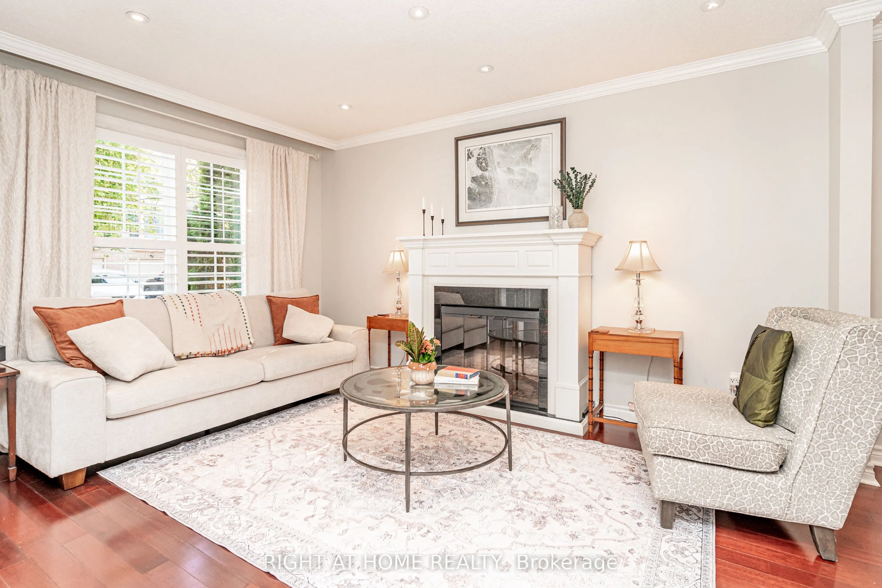 2272 Mowat Avenue #9