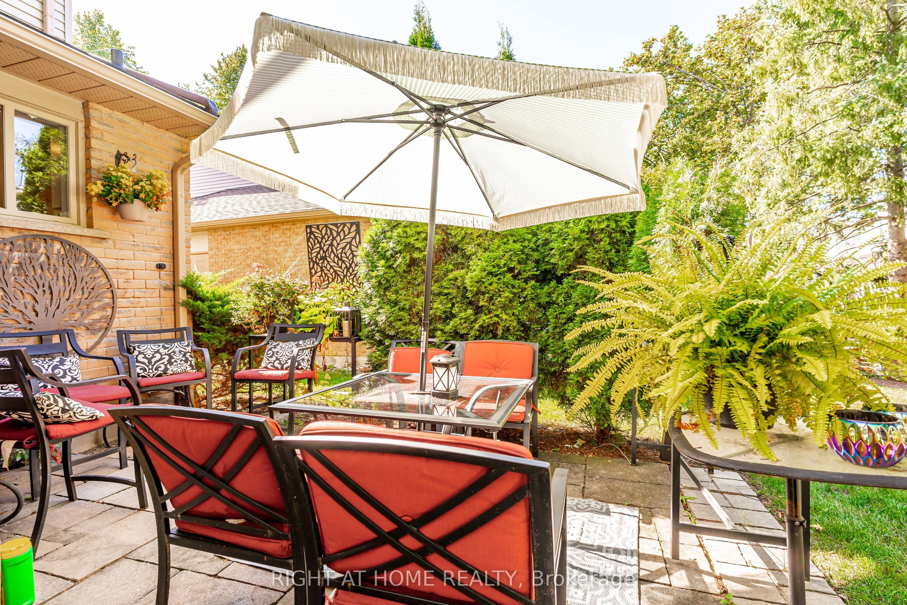 2272 Mowat Avenue #9