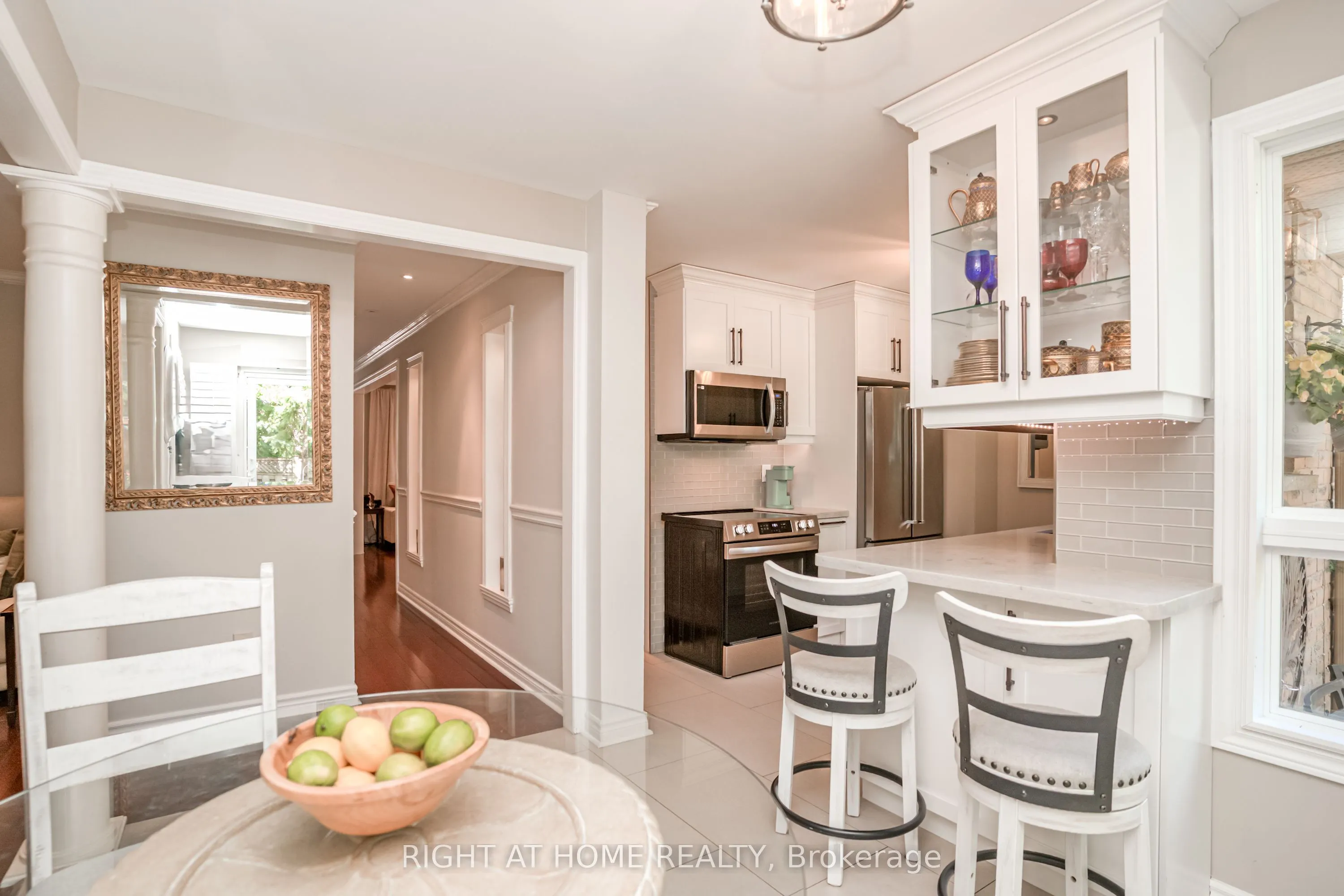 2272 Mowat Avenue #9