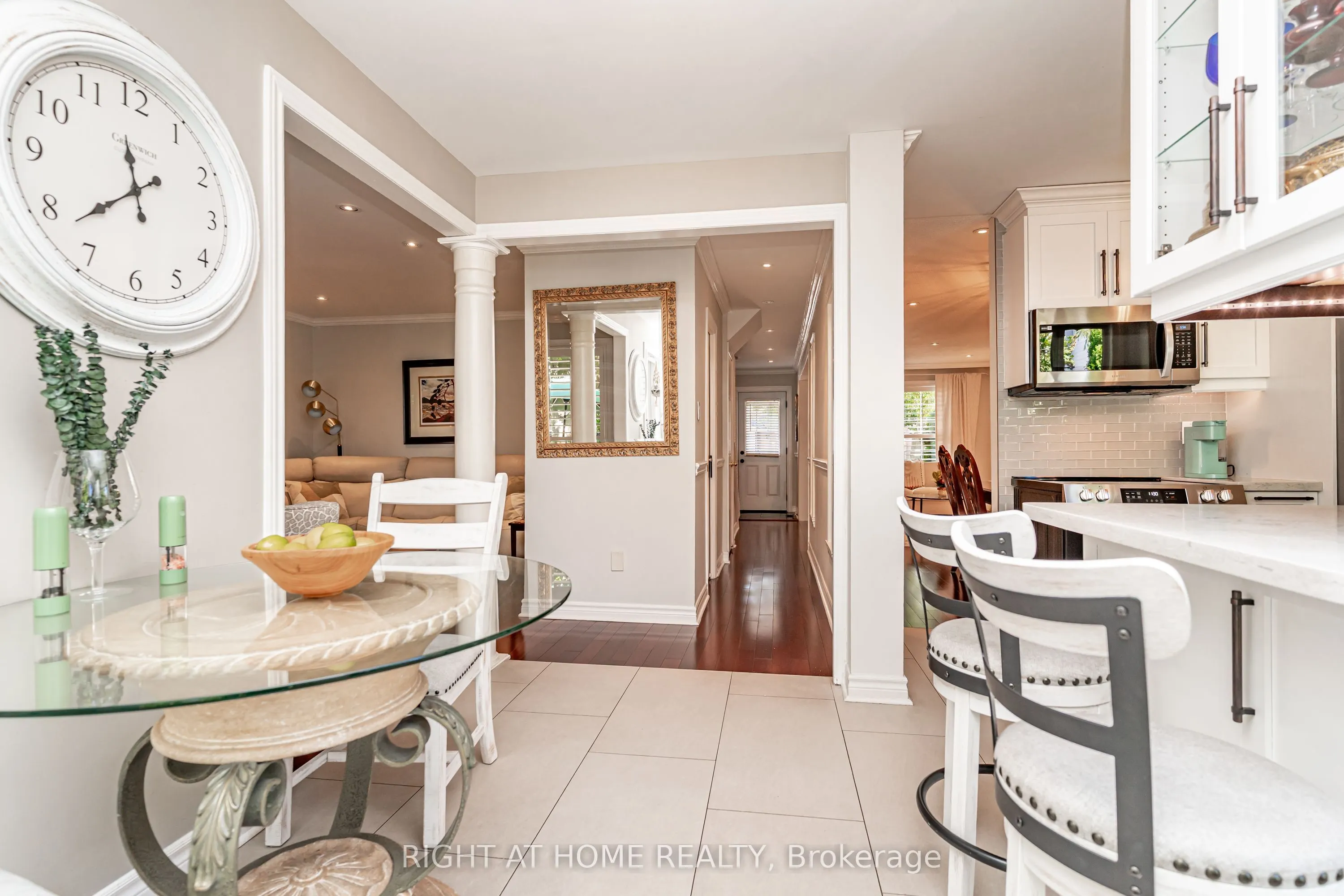 2272 Mowat Avenue #9