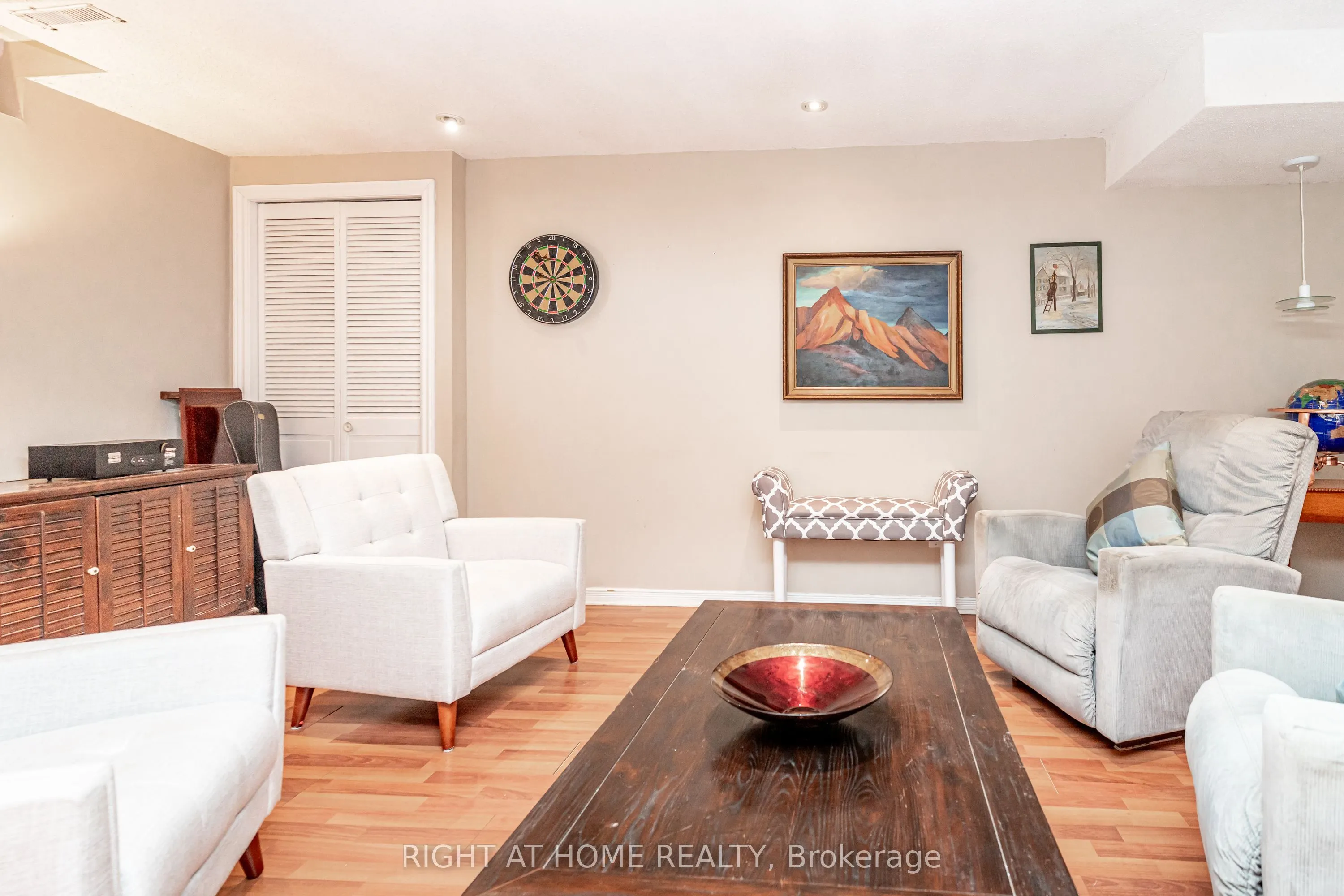 2272 Mowat Avenue #9