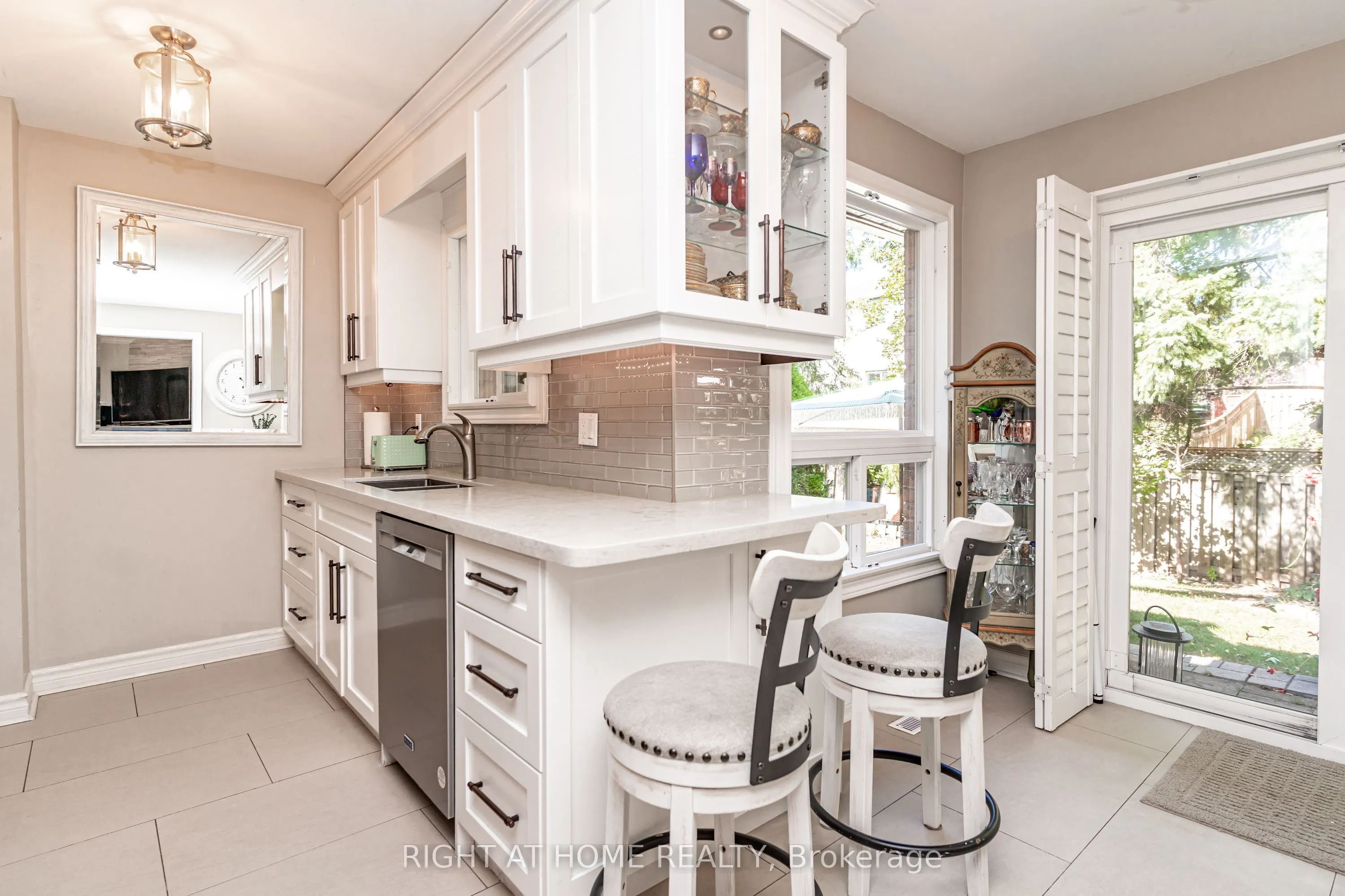 2272 Mowat Avenue #9