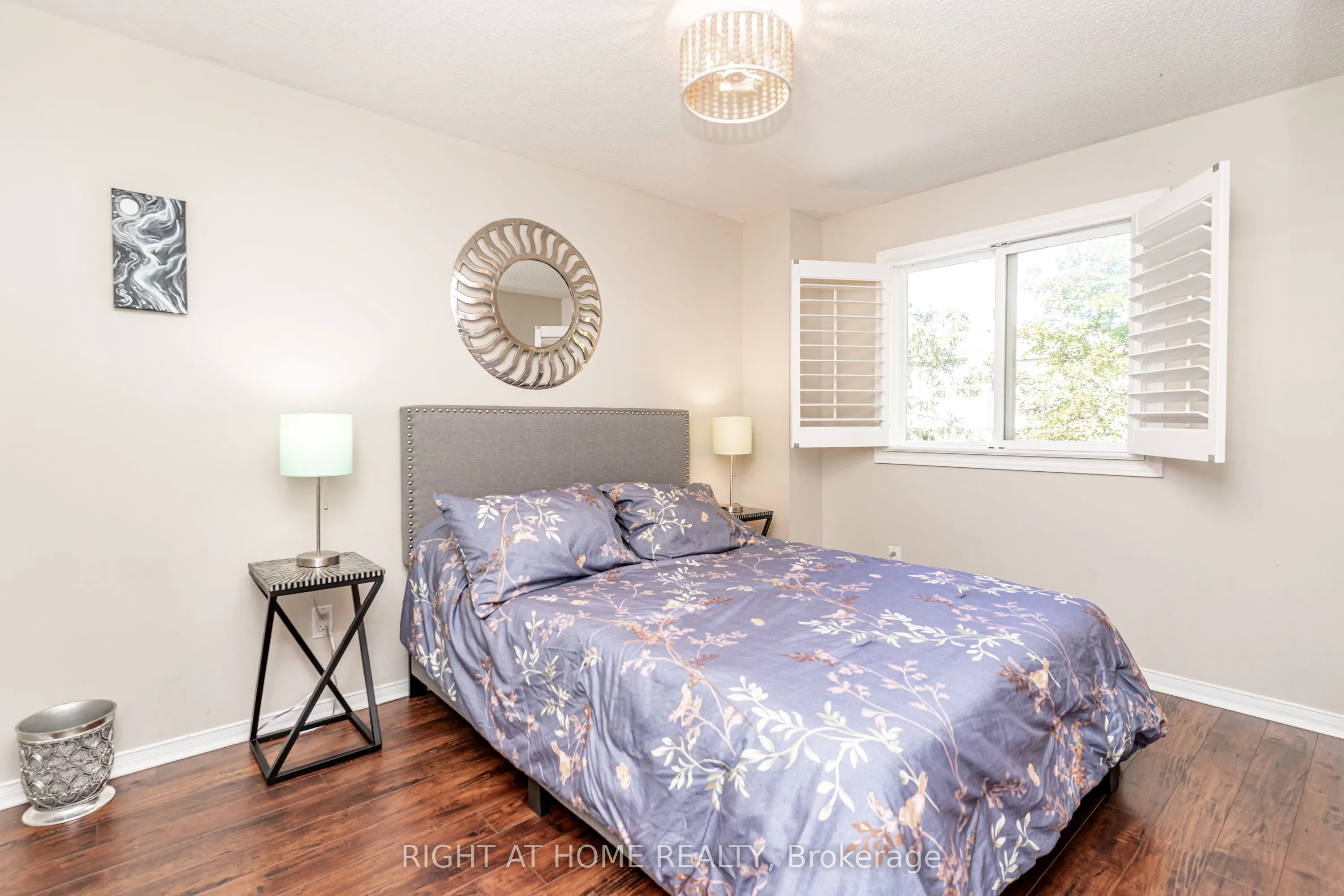 2272 Mowat Avenue #9