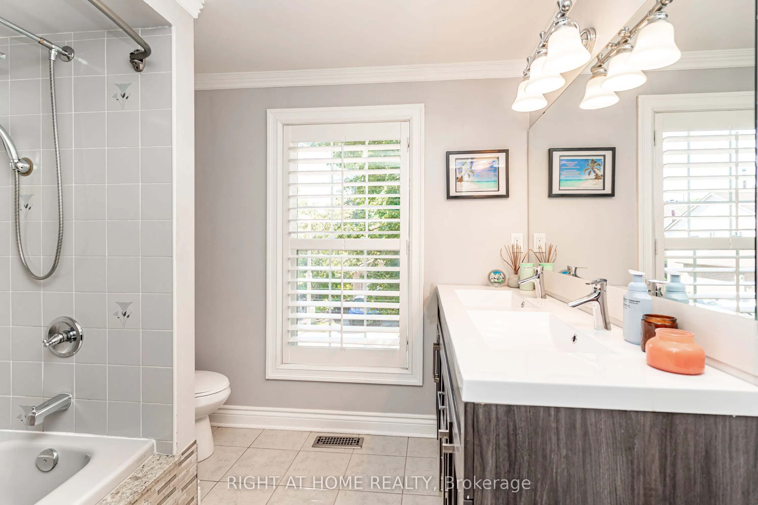 2272 Mowat Avenue #9